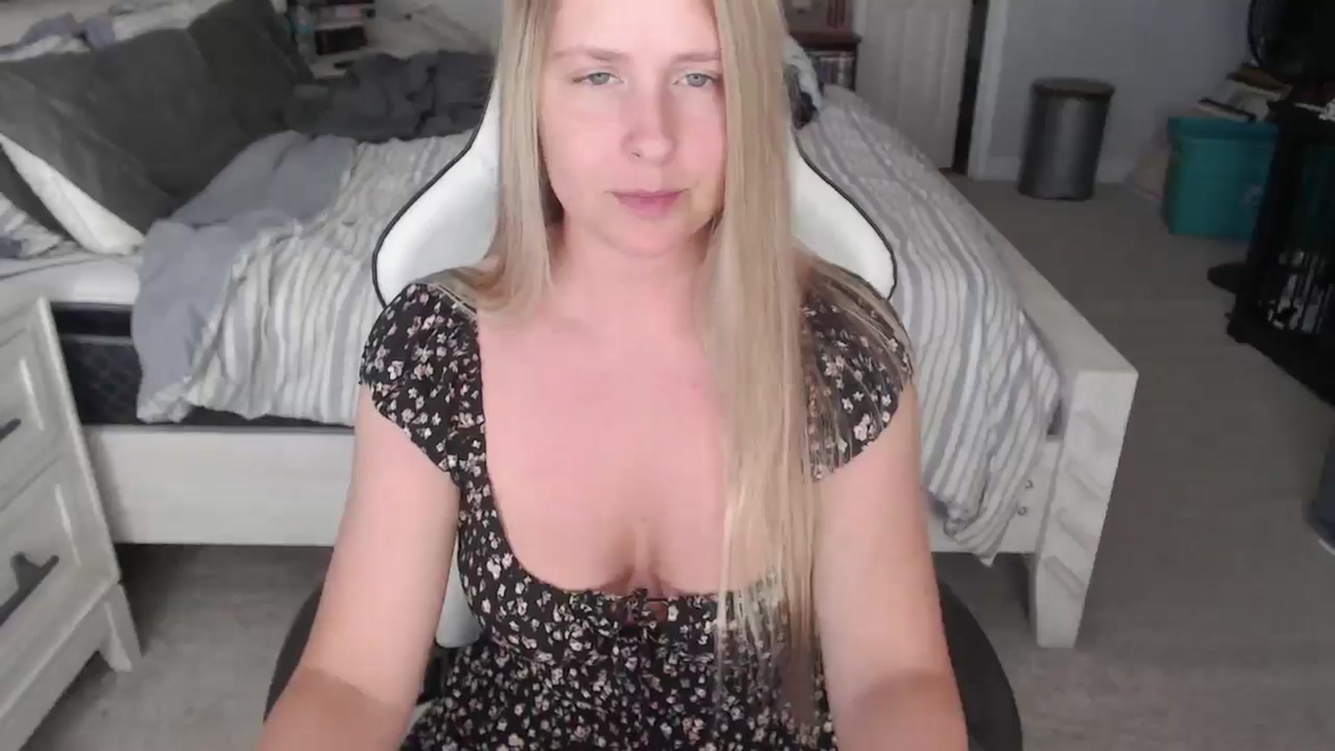 Gallery image thumbnail from ZenZoey's myfreecams stream on, 04/09/2025, 16:26 image 4 of 20