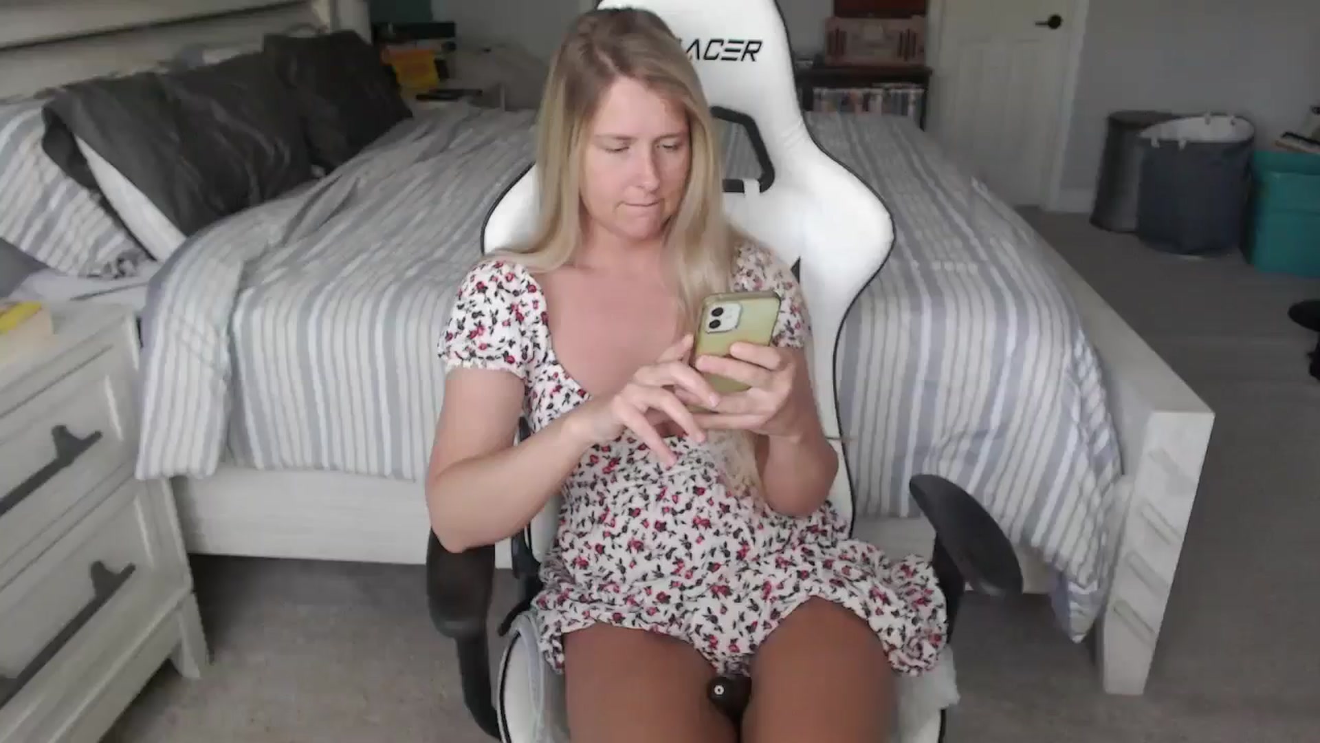 Gallery image thumbnail from ZenZoey's myfreecams stream on, 04/10/2025, 17:37 image 13 of 20