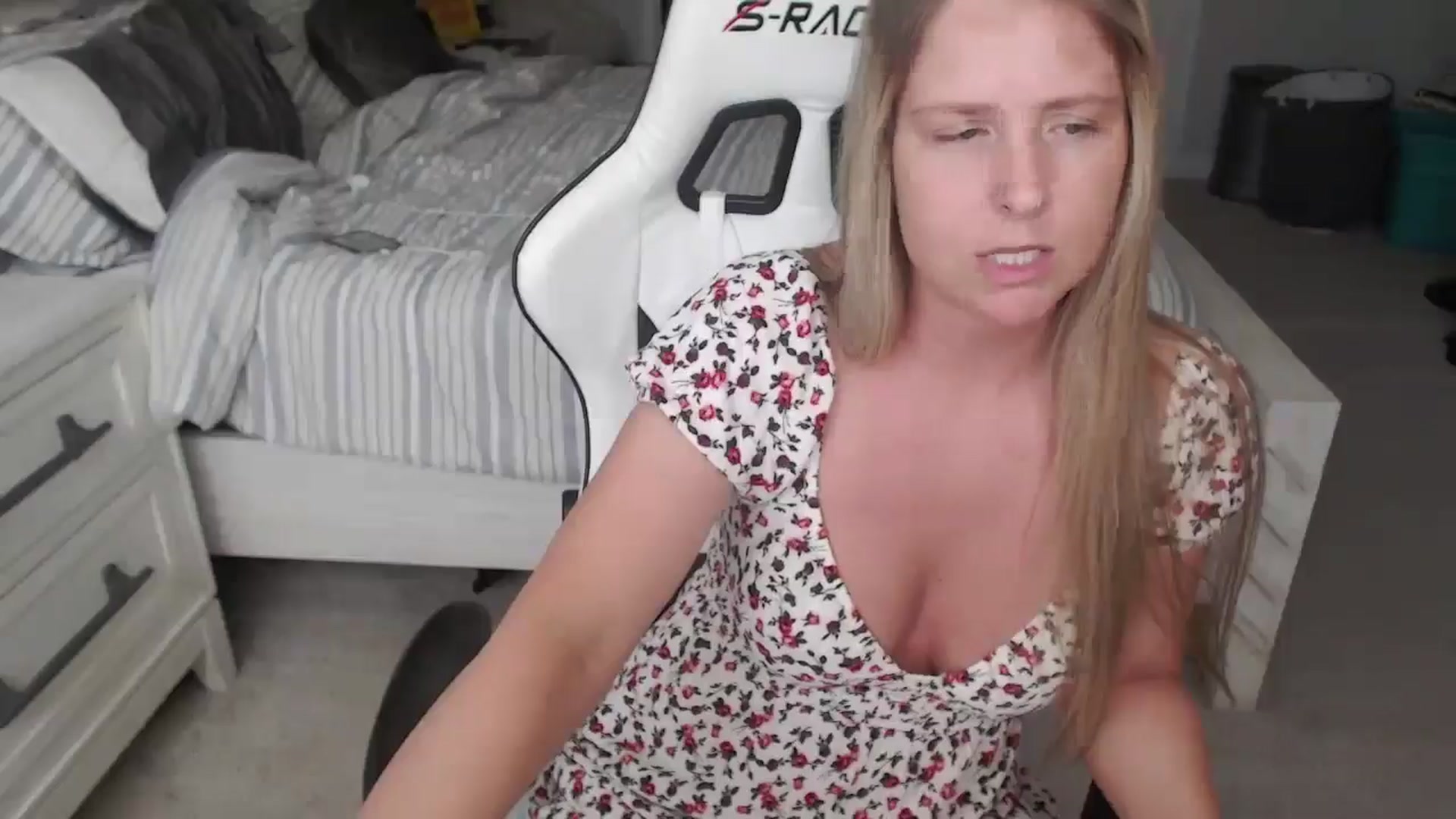 Gallery image thumbnail from ZenZoey's myfreecams stream on, 04/10/2025, 20:08 image 11 of 20