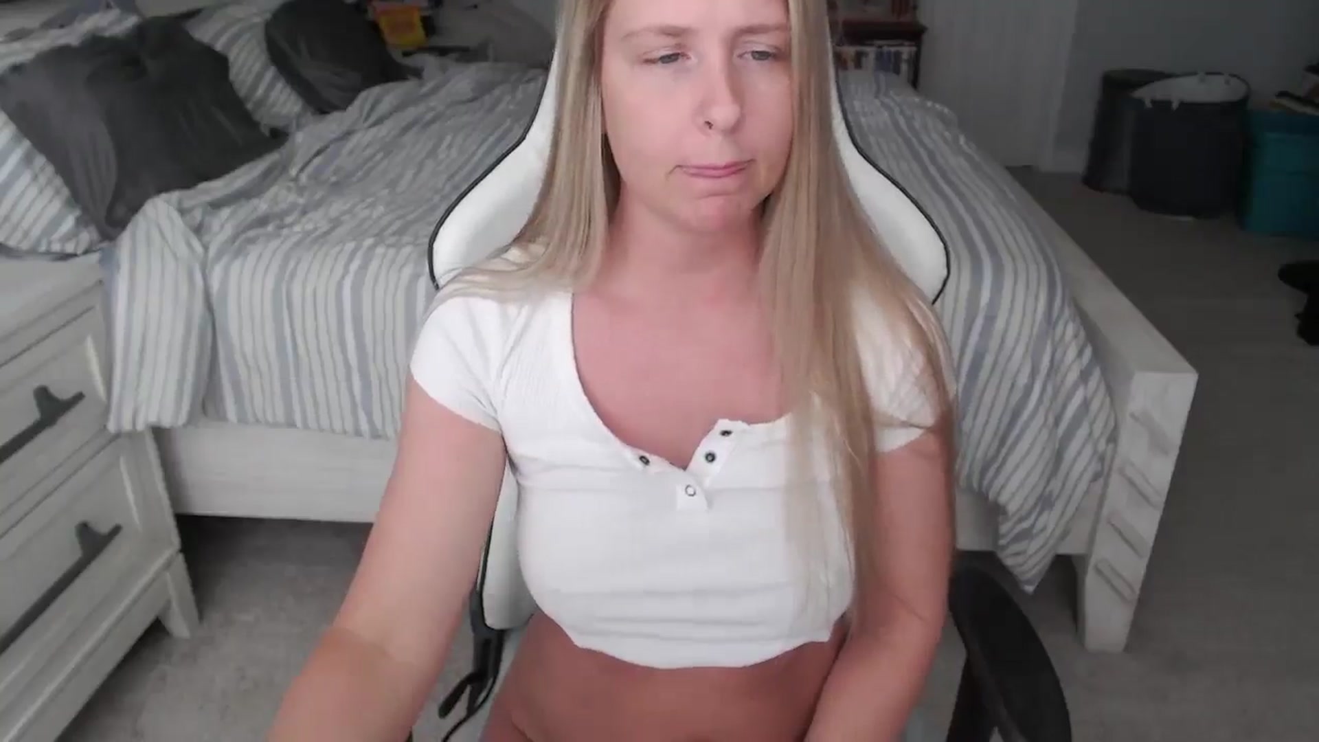 Gallery image thumbnail from ZenZoey's myfreecams stream on, 04/10/2025, 20:08 image 16 of 20