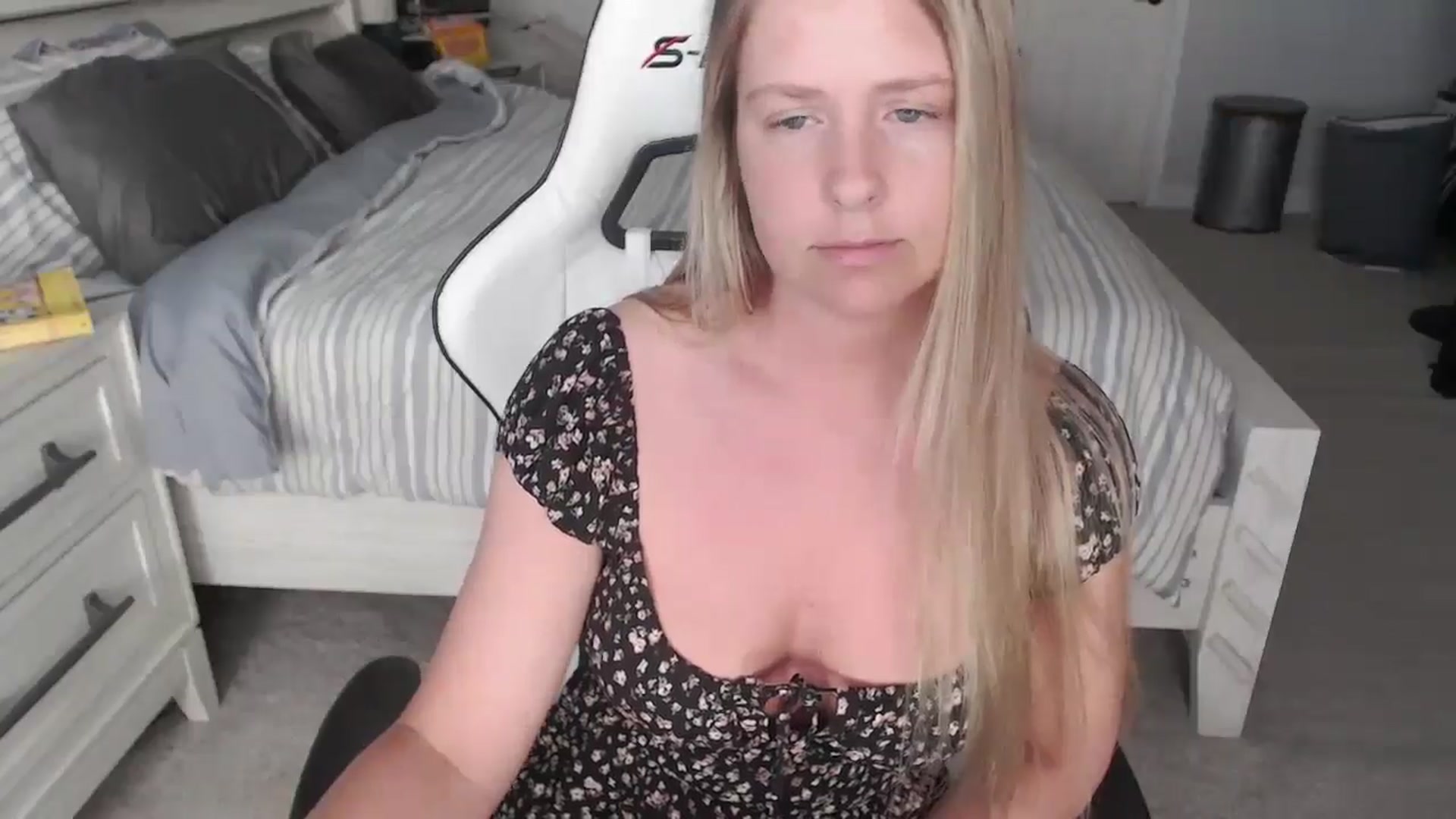 Gallery image thumbnail from ZenZoey's myfreecams stream on, 04/11/2025, 14:51 image 2 of 20