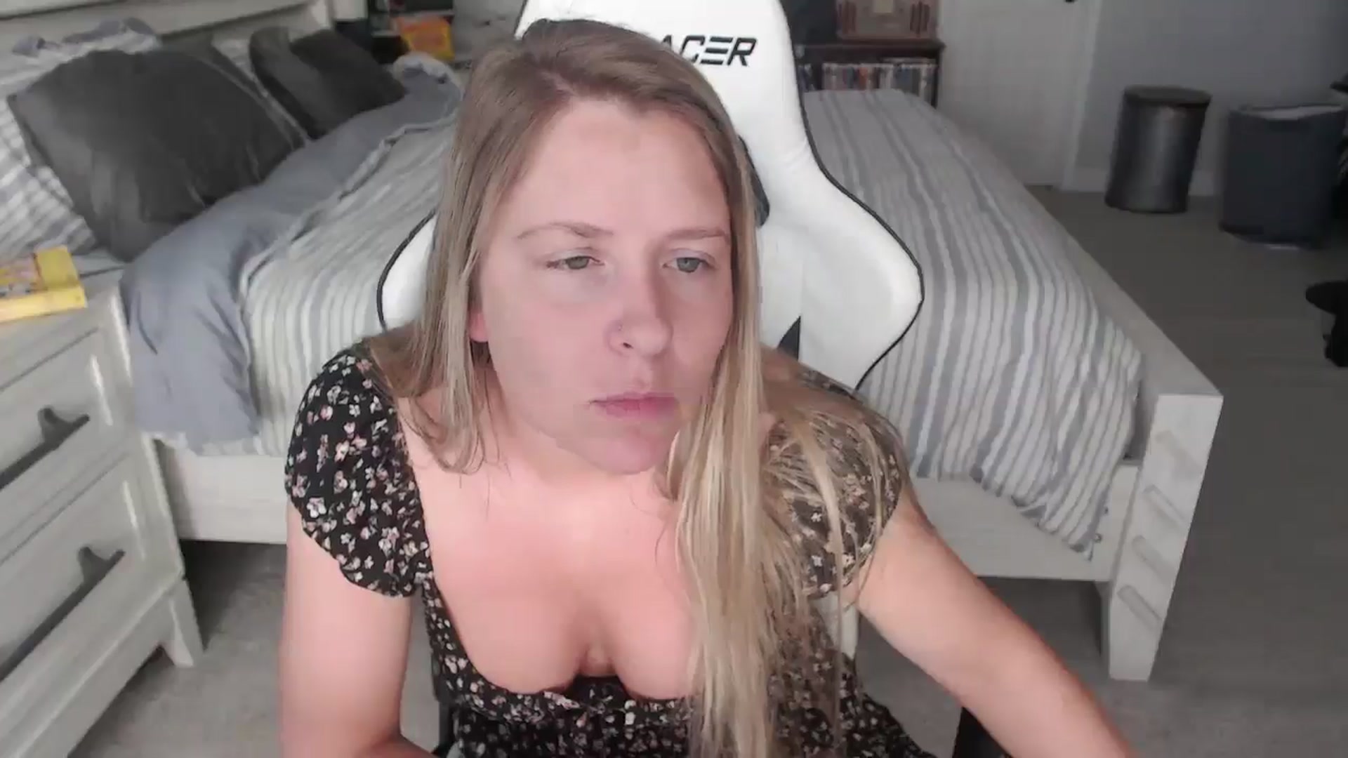 Gallery image thumbnail from ZenZoey's myfreecams stream on, 04/11/2025, 14:51 image 19 of 20