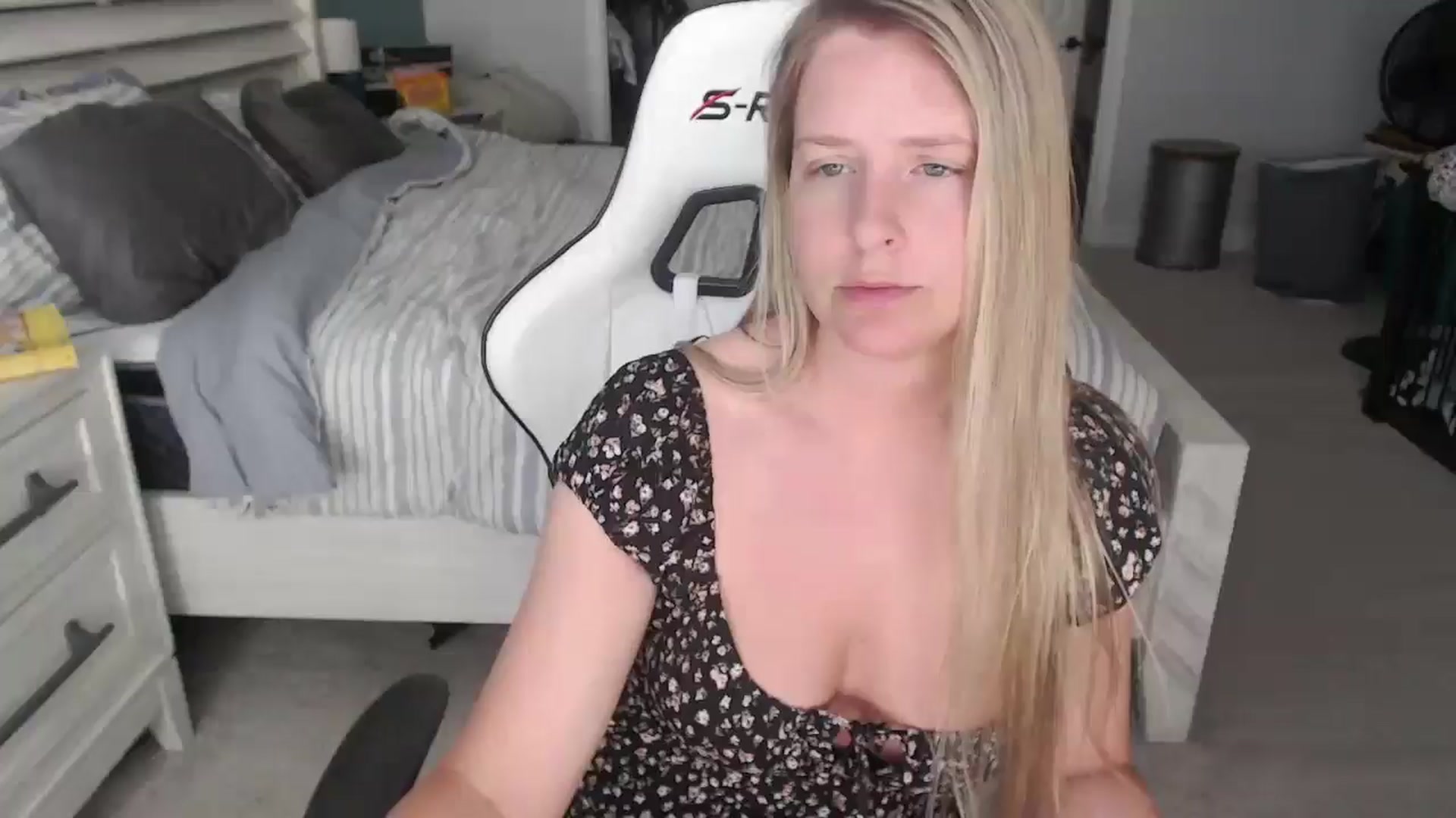 Gallery image thumbnail from ZenZoey's myfreecams stream on, 04/11/2025, 15:45 image 1 of 20