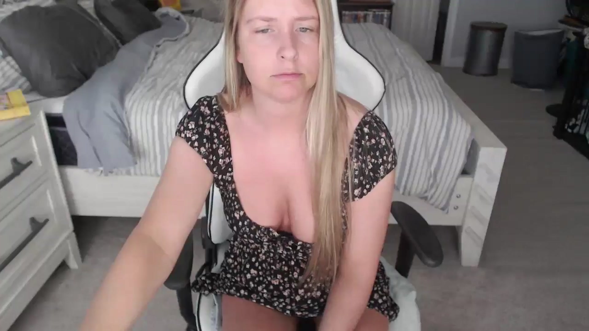 Gallery image thumbnail from ZenZoey's myfreecams stream on, 04/11/2025, 15:45 image 8 of 20