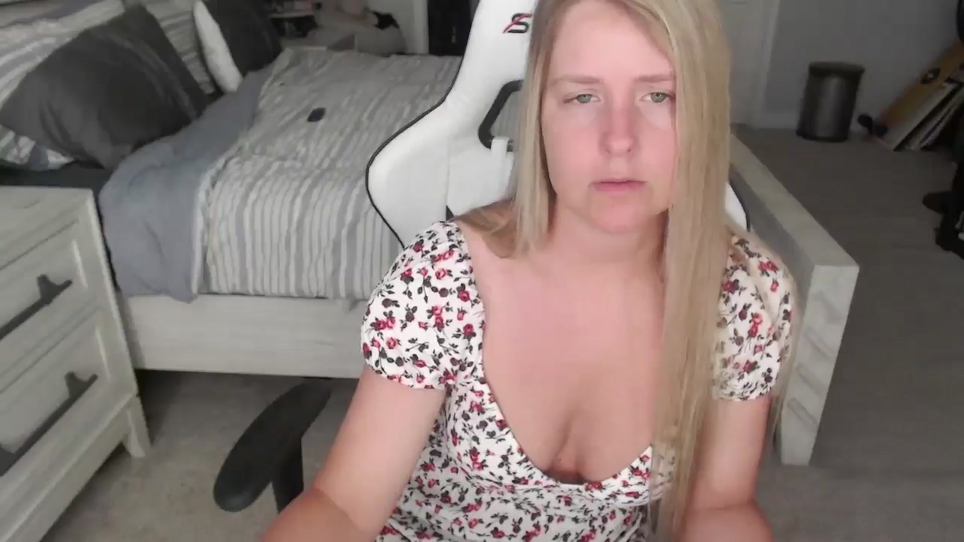 Gallery image thumbnail from ZenZoey's myfreecams stream on, 04/14/2025, 15:24 image 13 of 20