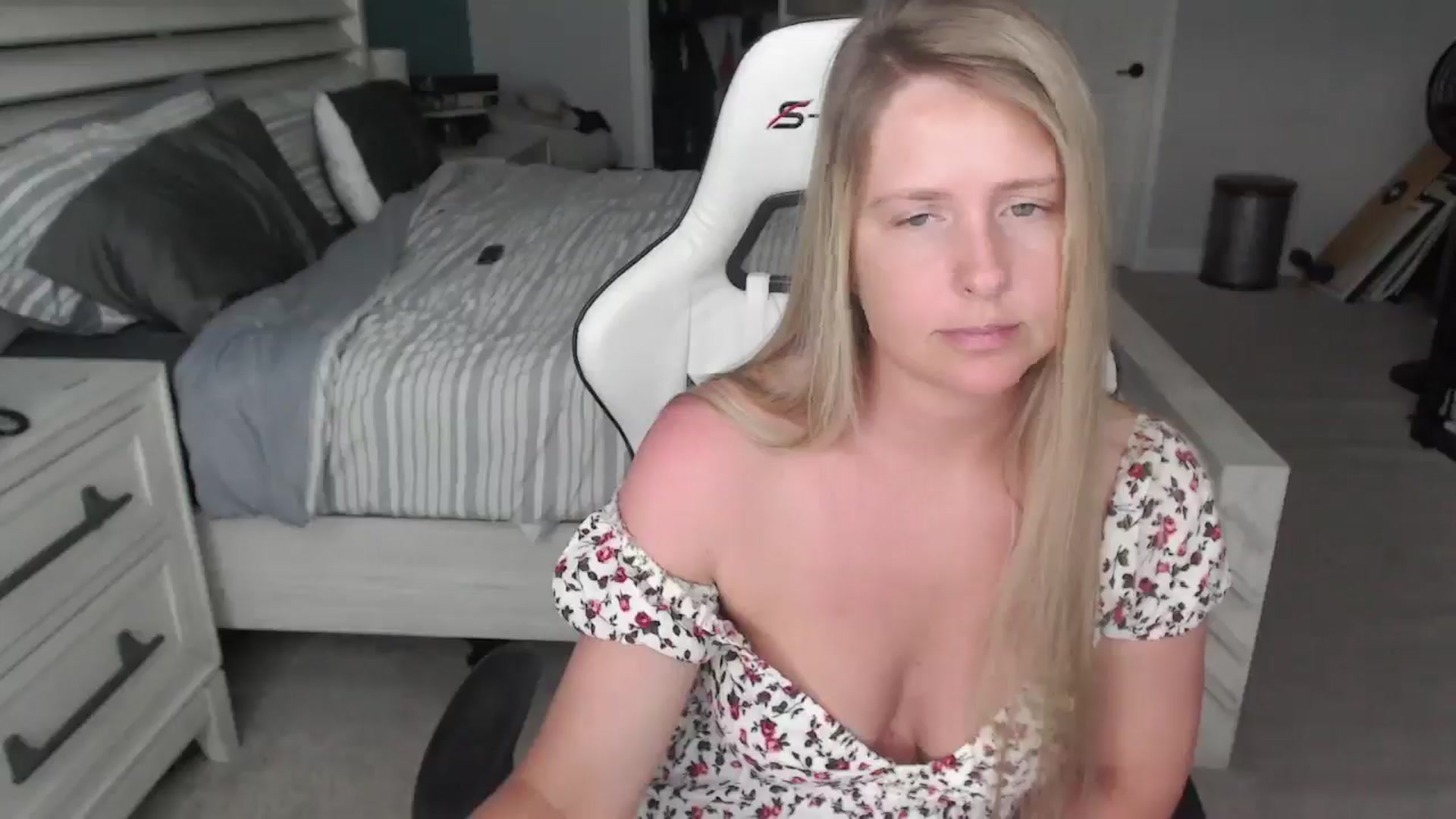 Gallery image thumbnail from ZenZoey's myfreecams stream on, 04/14/2025, 18:47 image 18 of 20
