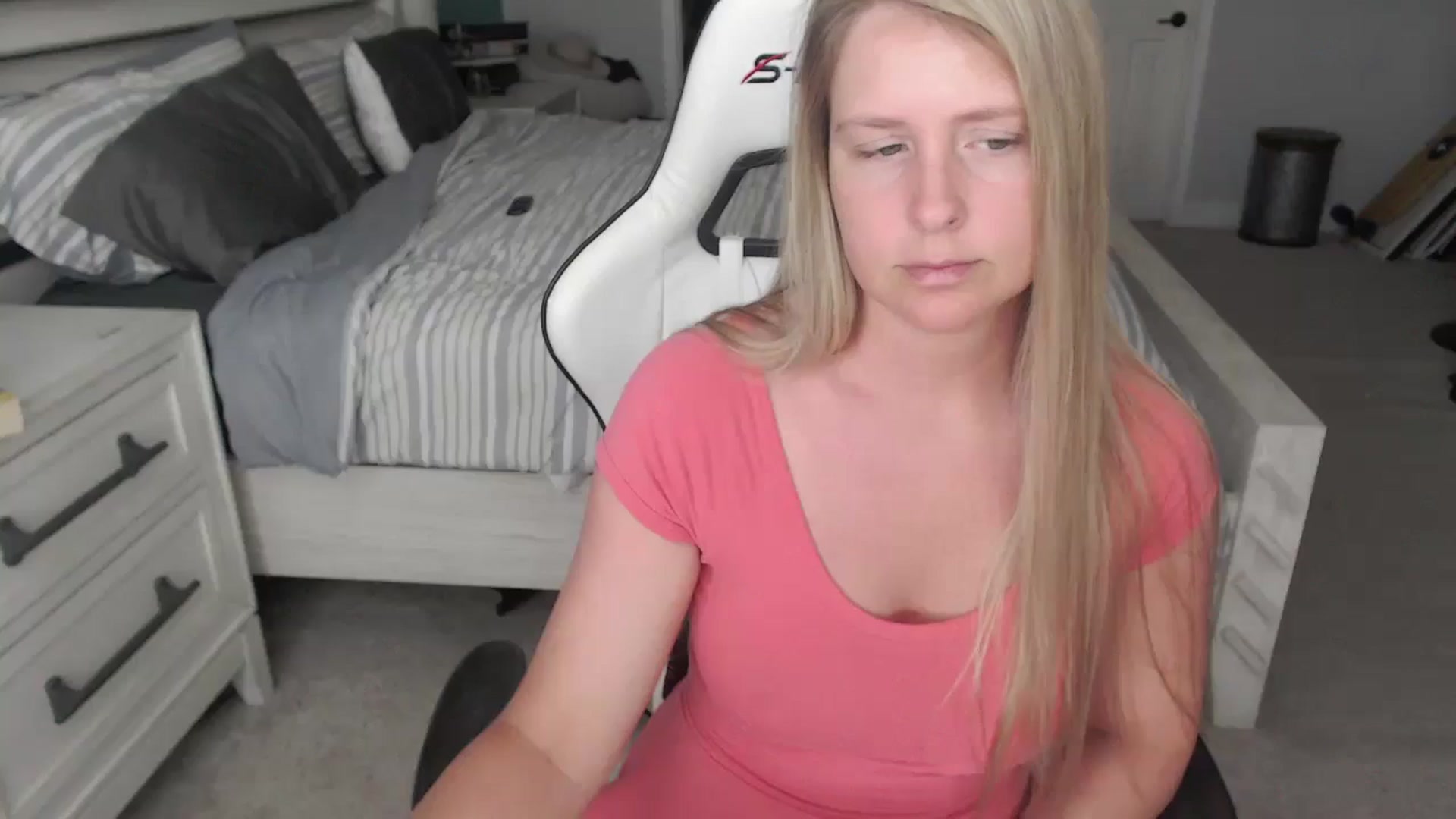 Gallery image thumbnail from ZenZoey's myfreecams stream on, 04/14/2025, 18:47 image 8 of 20