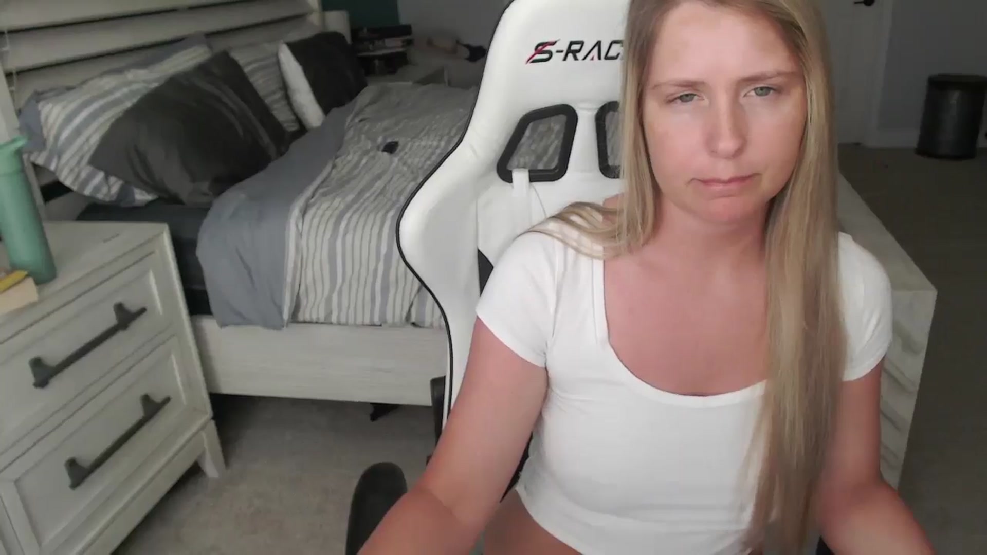 Gallery image thumbnail from ZenZoey's myfreecams stream on, 04/14/2025, 19:41 image 3 of 20