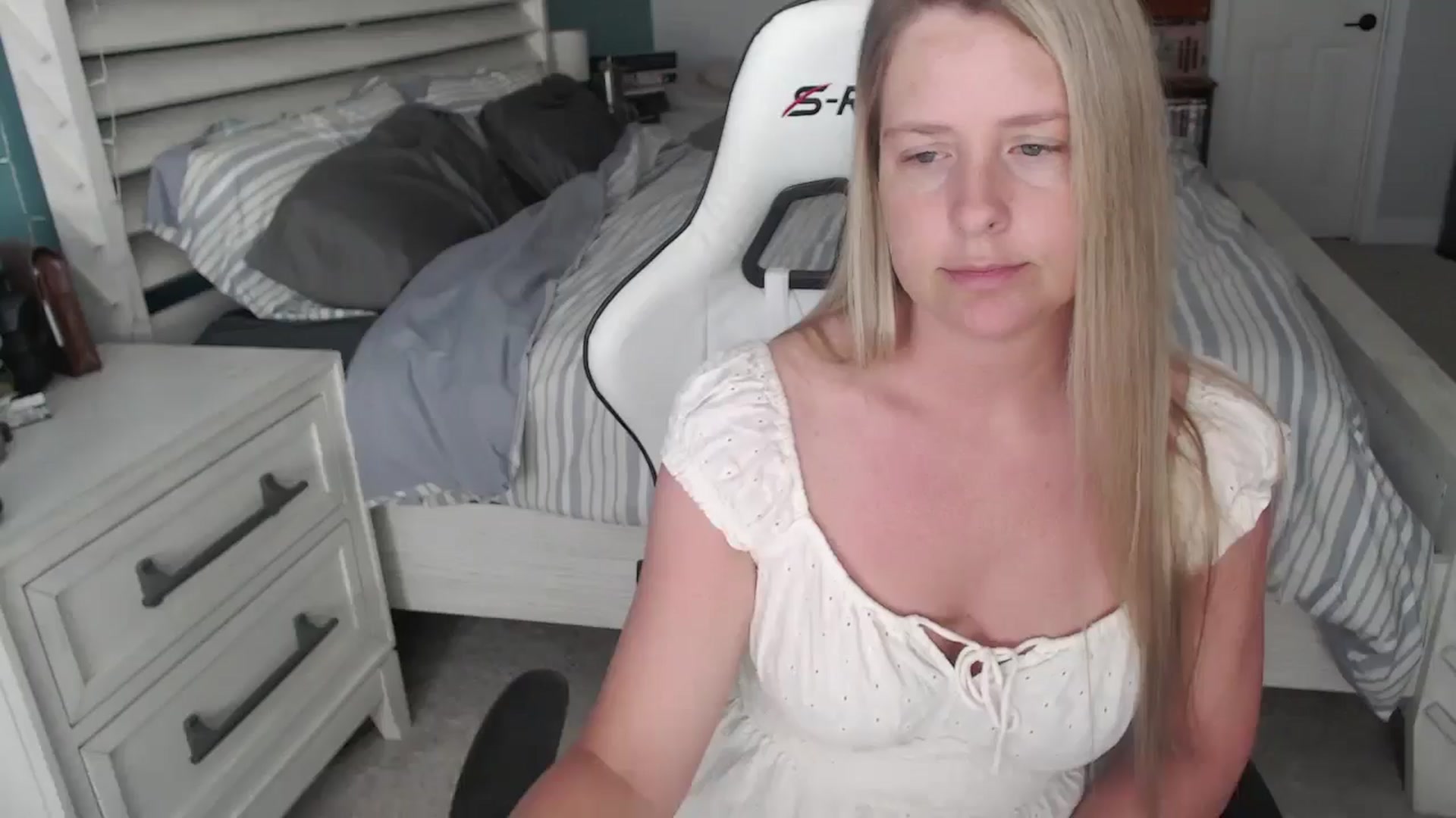 Gallery image thumbnail from ZenZoey's myfreecams stream on, 04/15/2025, 15:56 image 4 of 20