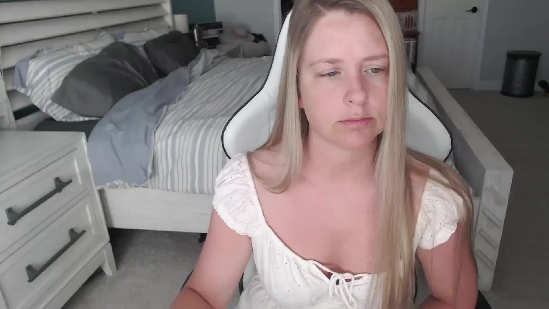 Gallery image thumbnail from ZenZoey's myfreecams stream on, 04/15/2025, 15:56 image 1 of 20