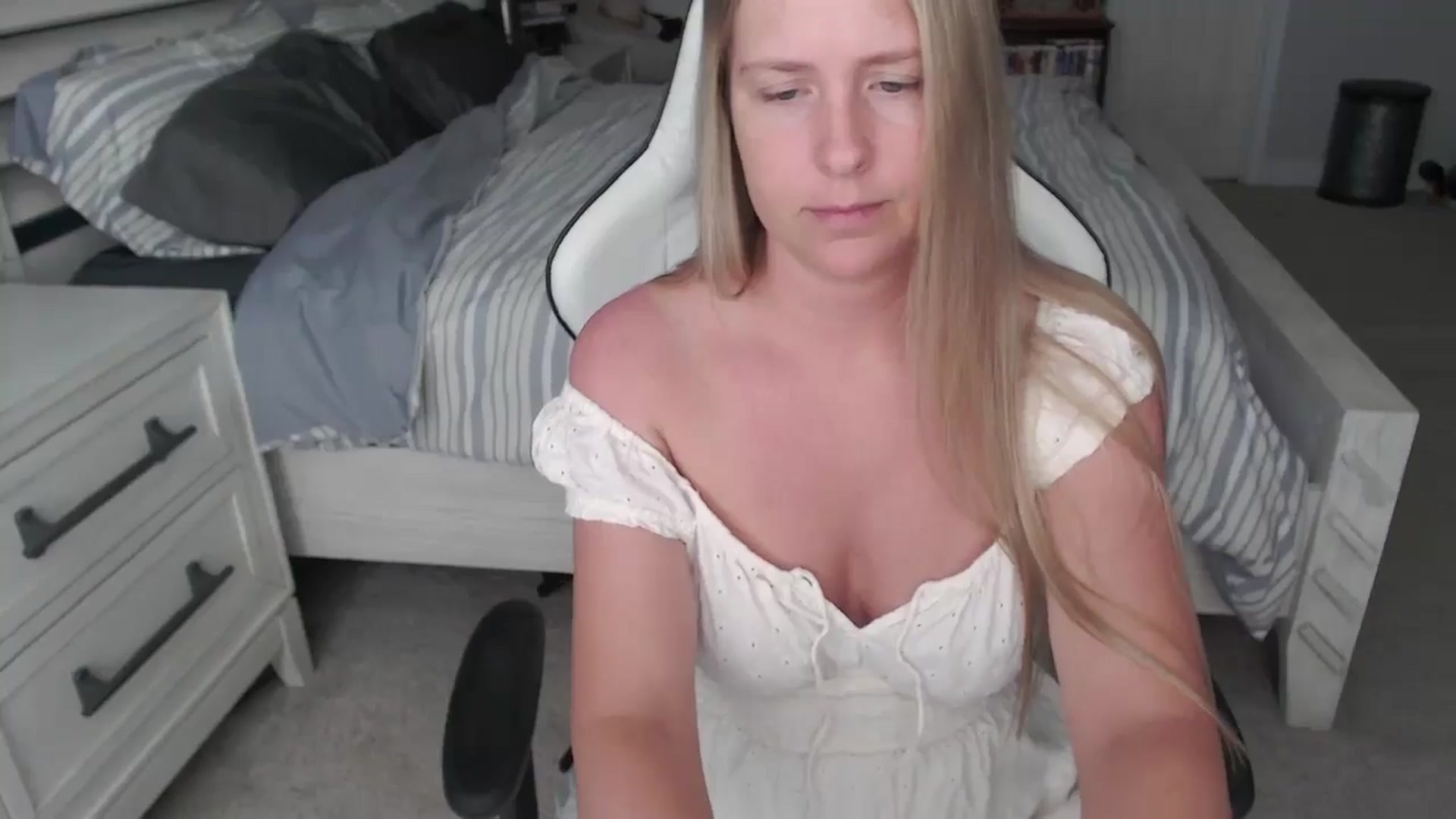 Gallery image thumbnail from ZenZoey's myfreecams stream on, 04/15/2025, 17:41 image 4 of 20