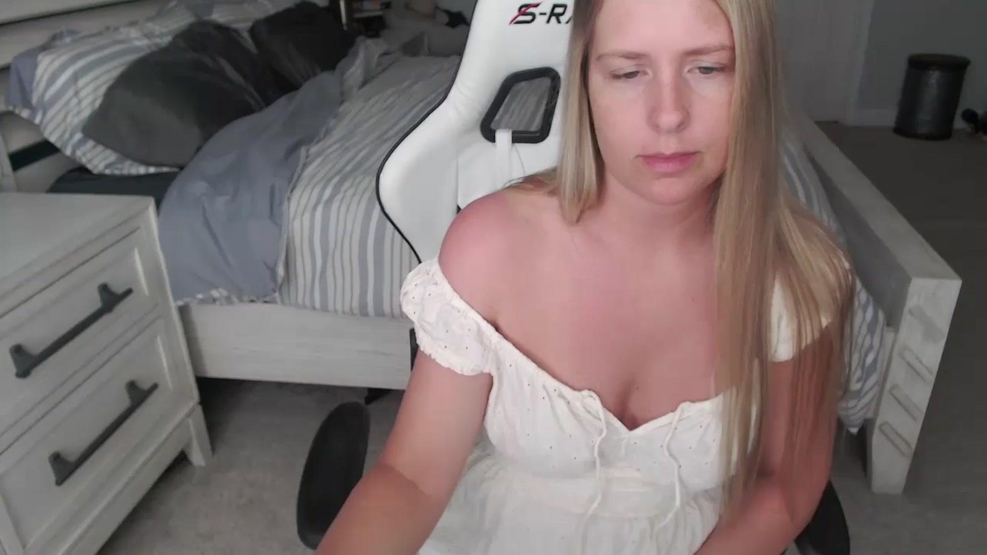 Gallery image thumbnail from ZenZoey's myfreecams stream on, 04/15/2025, 17:41 image 5 of 20