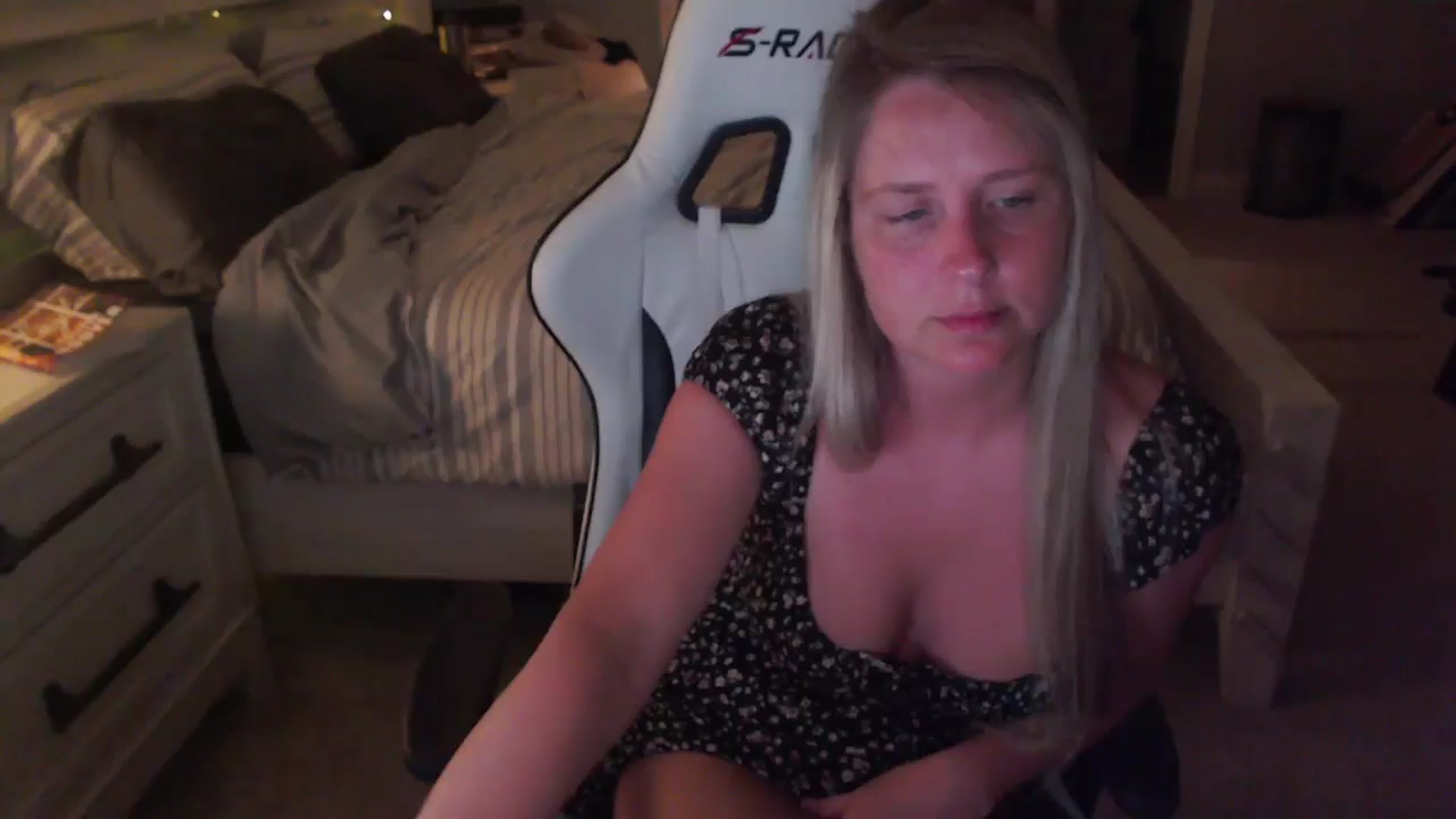 Gallery image thumbnail from ZenZoey's myfreecams stream on, 04/16/2025, 02:02 image 6 of 20