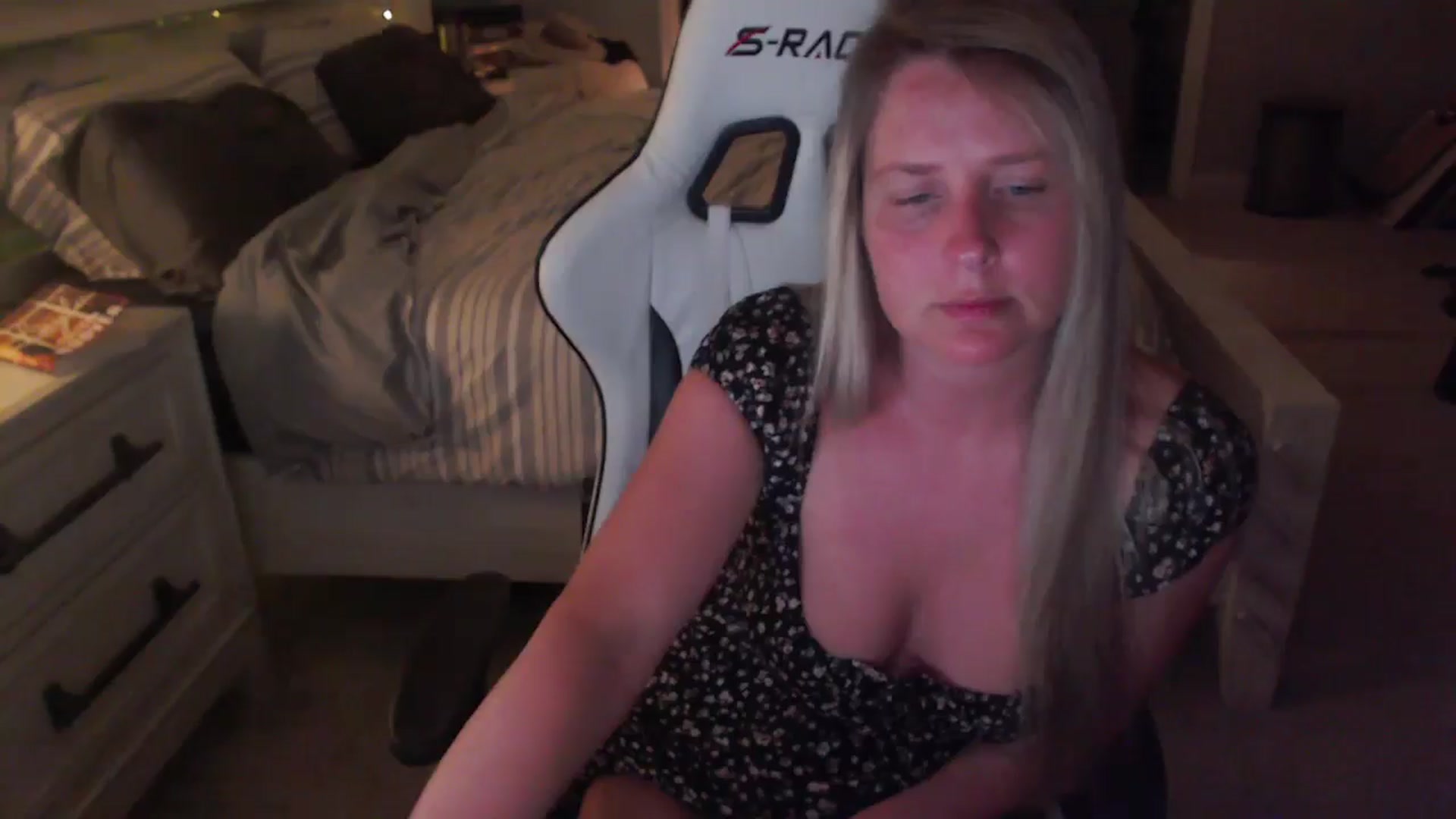 Gallery image thumbnail from ZenZoey's myfreecams stream on, 04/16/2025, 02:02 image 4 of 20