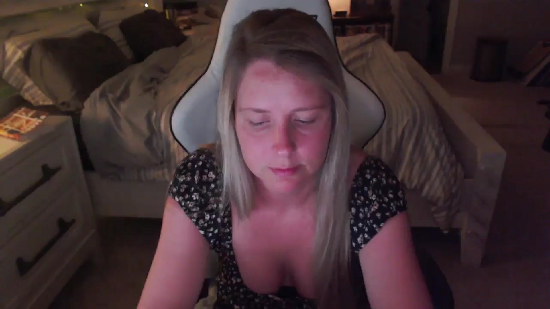 Gallery image thumbnail from ZenZoey's myfreecams stream on, 04/16/2025, 02:02 image 13 of 20