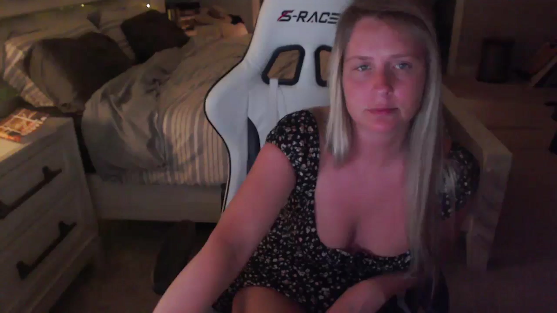 Gallery image thumbnail from ZenZoey's myfreecams stream on, 04/16/2025, 02:02 image 5 of 20