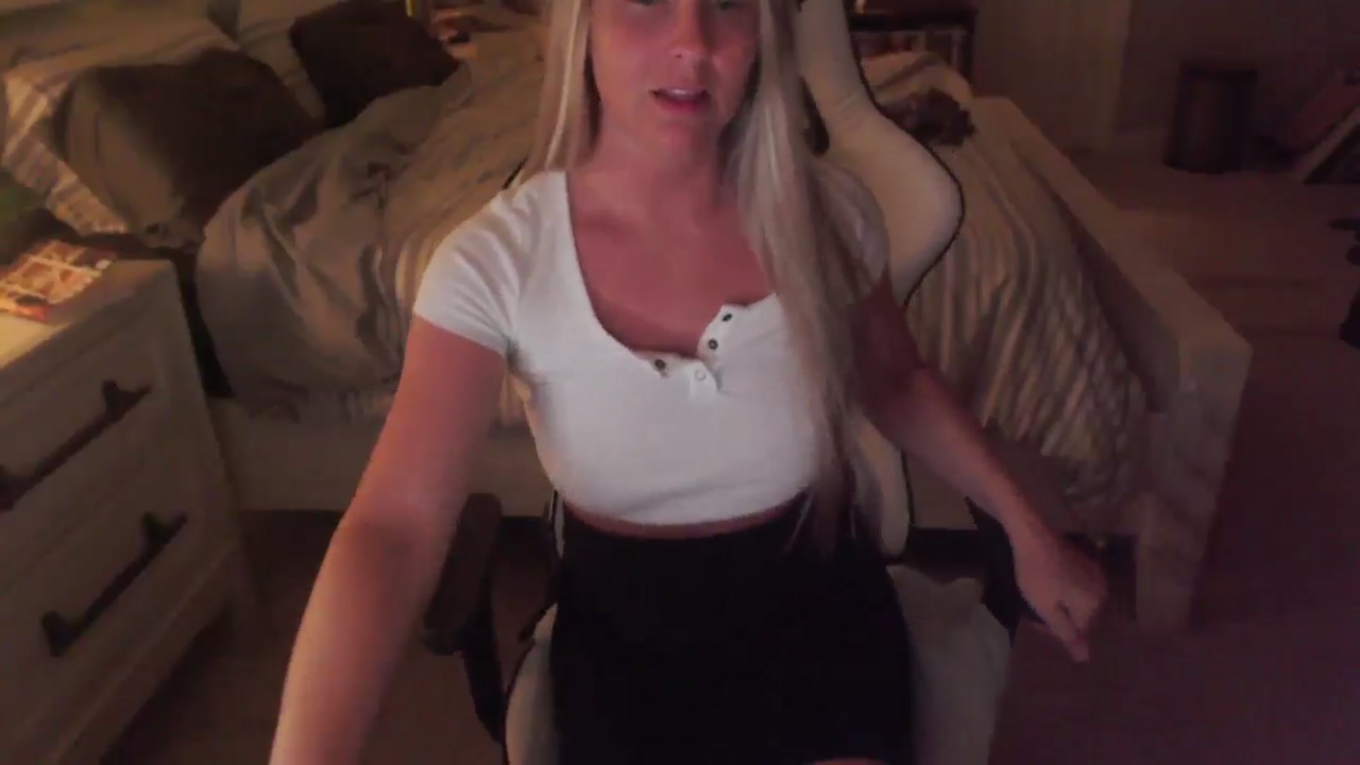 Gallery image thumbnail from ZenZoey's myfreecams stream on, 04/16/2025, 03:27 image 14 of 20