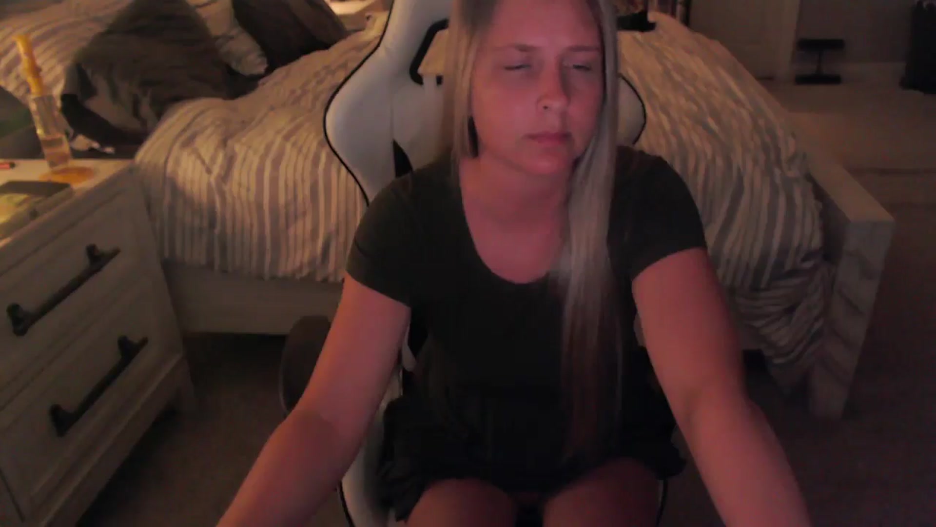 Gallery image thumbnail from ZenZoey's myfreecams stream on, 04/23/2025, 03:23 image 9 of 20