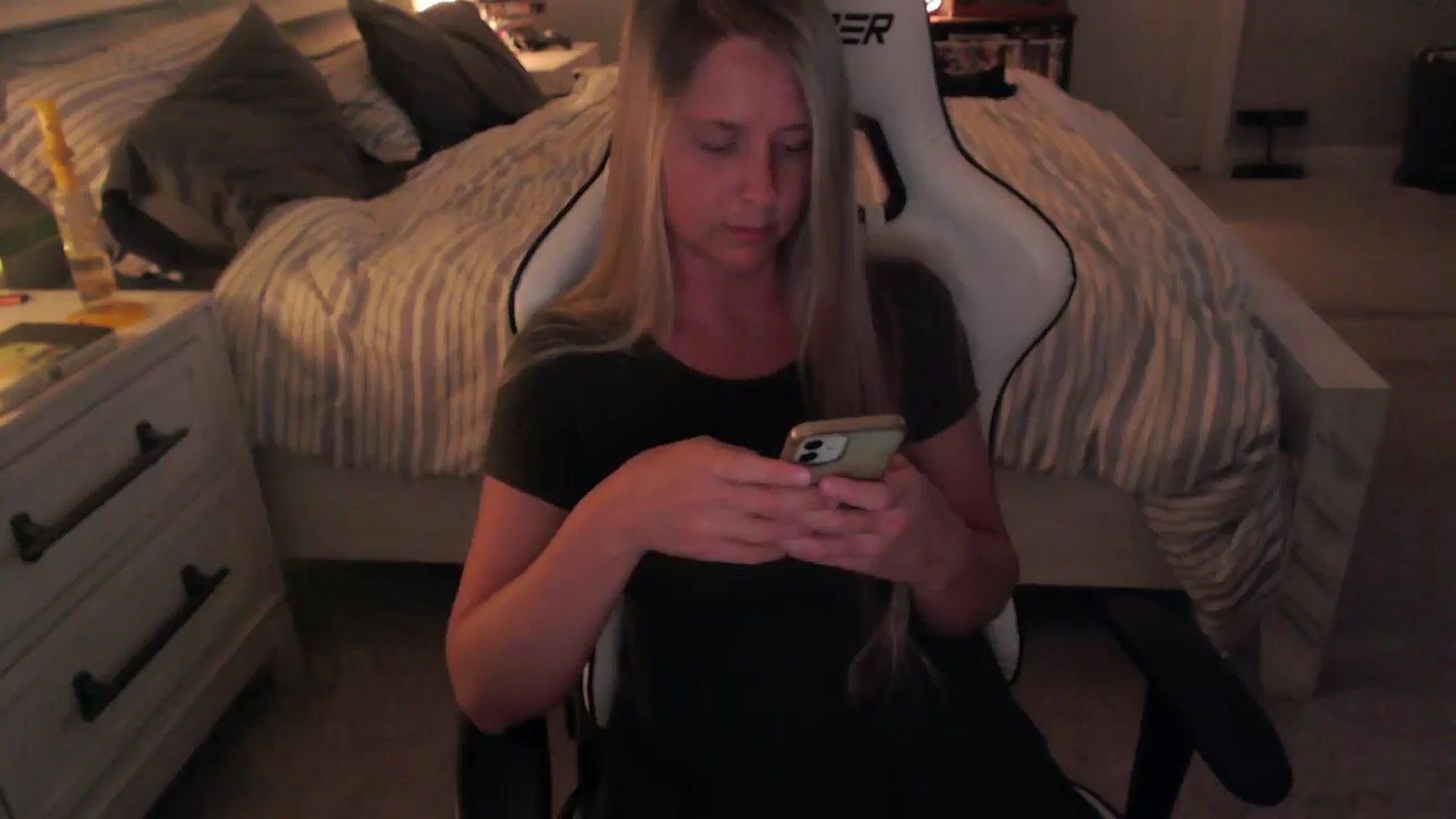 Gallery image thumbnail from ZenZoey's myfreecams stream on, 04/23/2025, 03:23 image 2 of 20