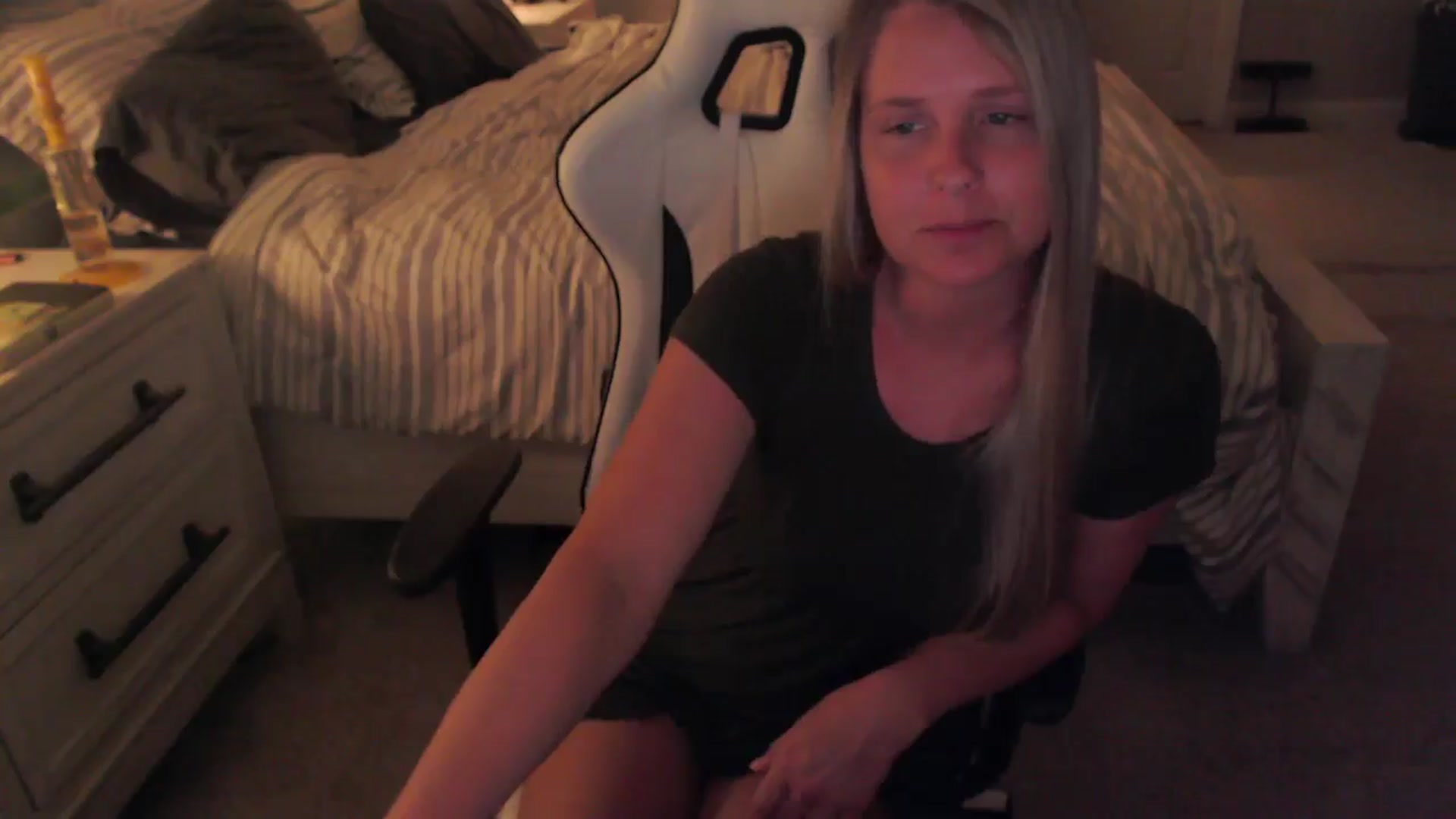 Gallery image thumbnail from ZenZoey's myfreecams stream on, 04/23/2025, 03:23 image 14 of 20