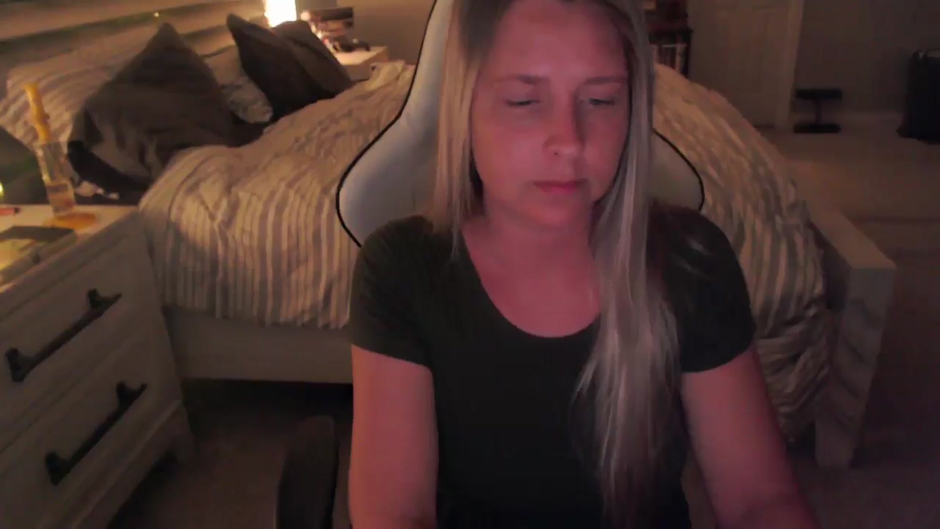 Gallery image thumbnail from ZenZoey's myfreecams stream on, 04/23/2025, 03:23 image 18 of 20