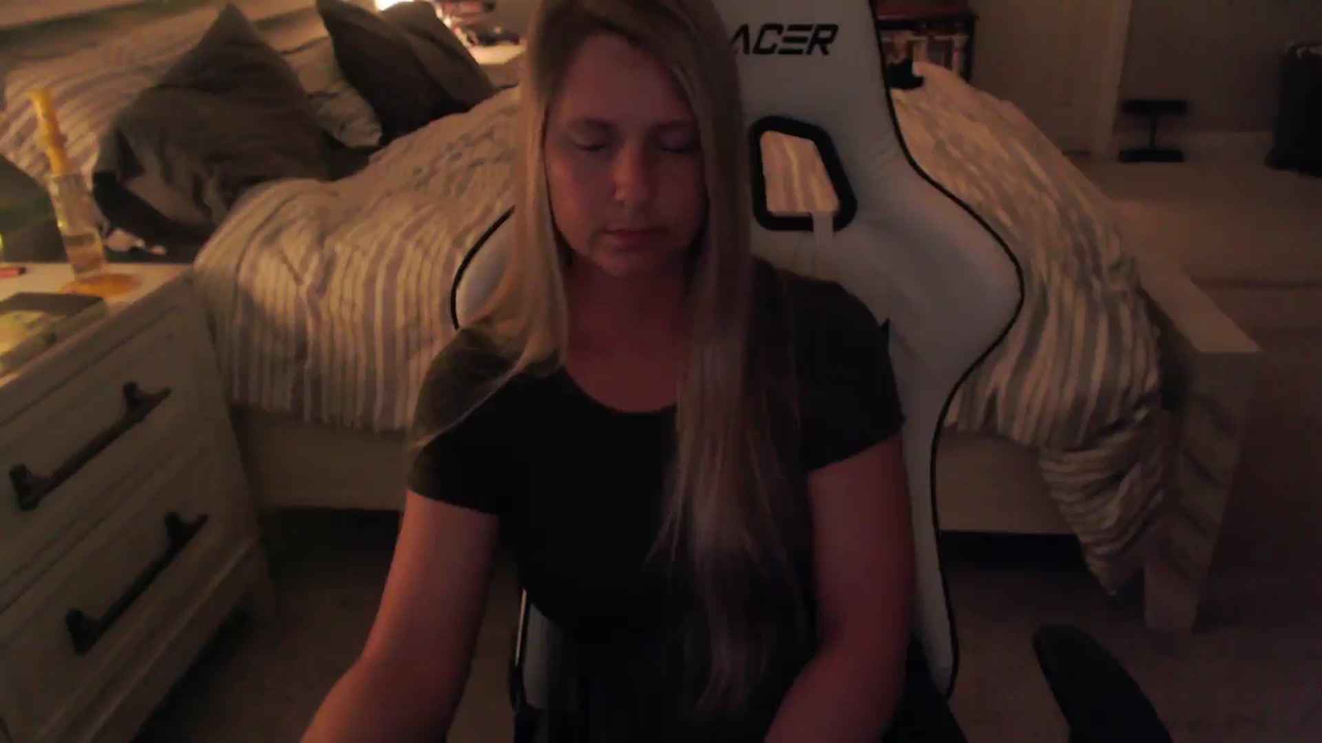 Gallery image thumbnail from ZenZoey's myfreecams stream on, 04/23/2025, 03:23 image 4 of 20