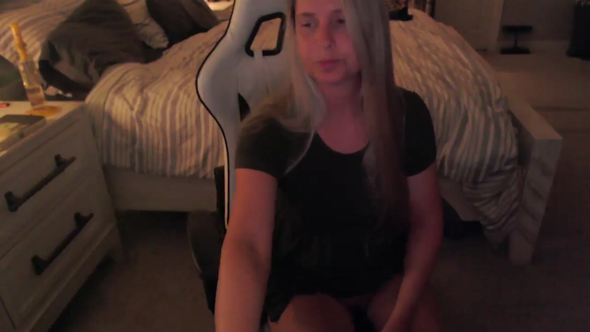 Gallery image thumbnail from ZenZoey's myfreecams stream on, 04/23/2025, 03:23 image 6 of 20