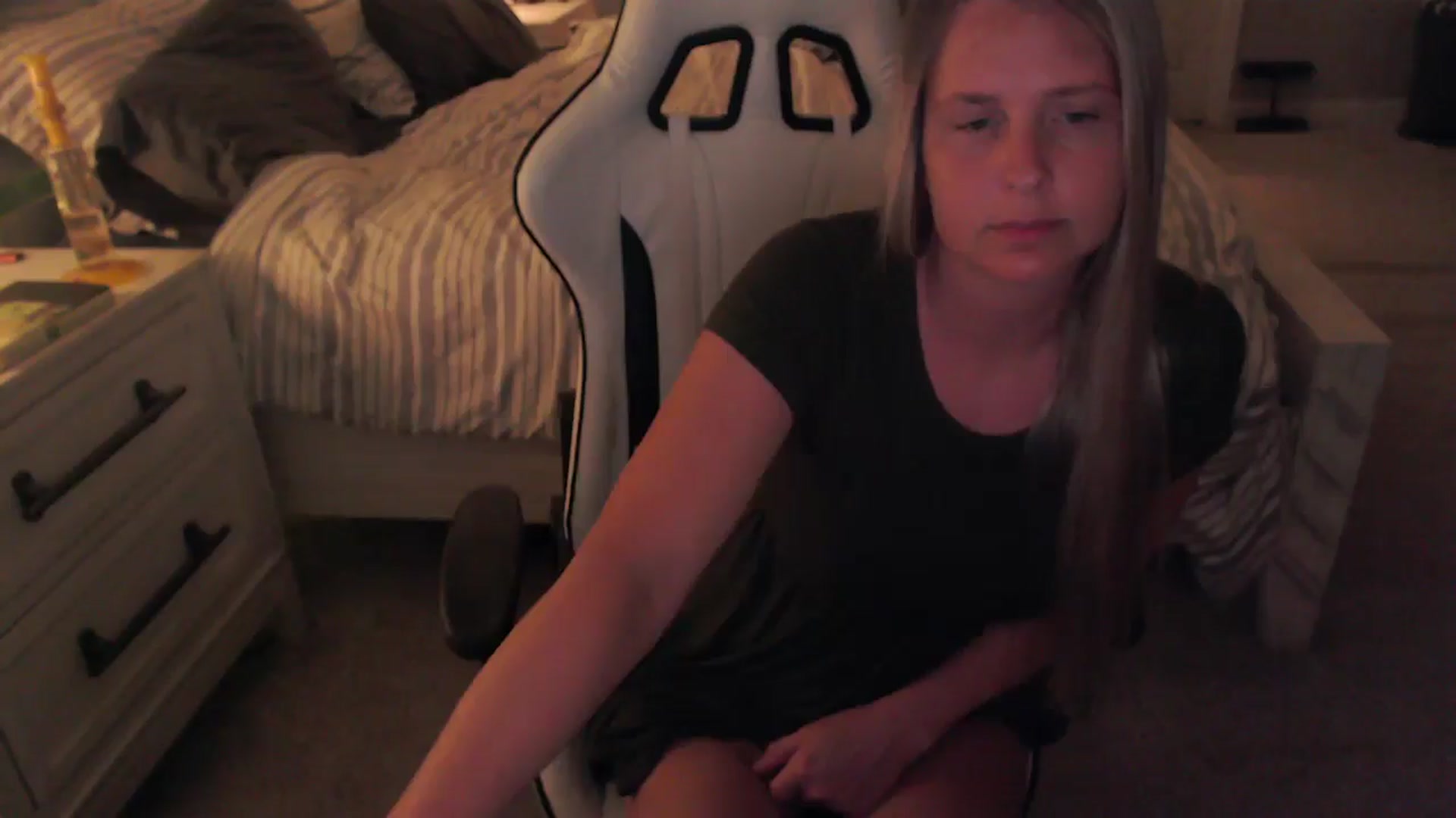 Gallery image thumbnail from ZenZoey's myfreecams stream on, 04/23/2025, 03:23 image 8 of 20