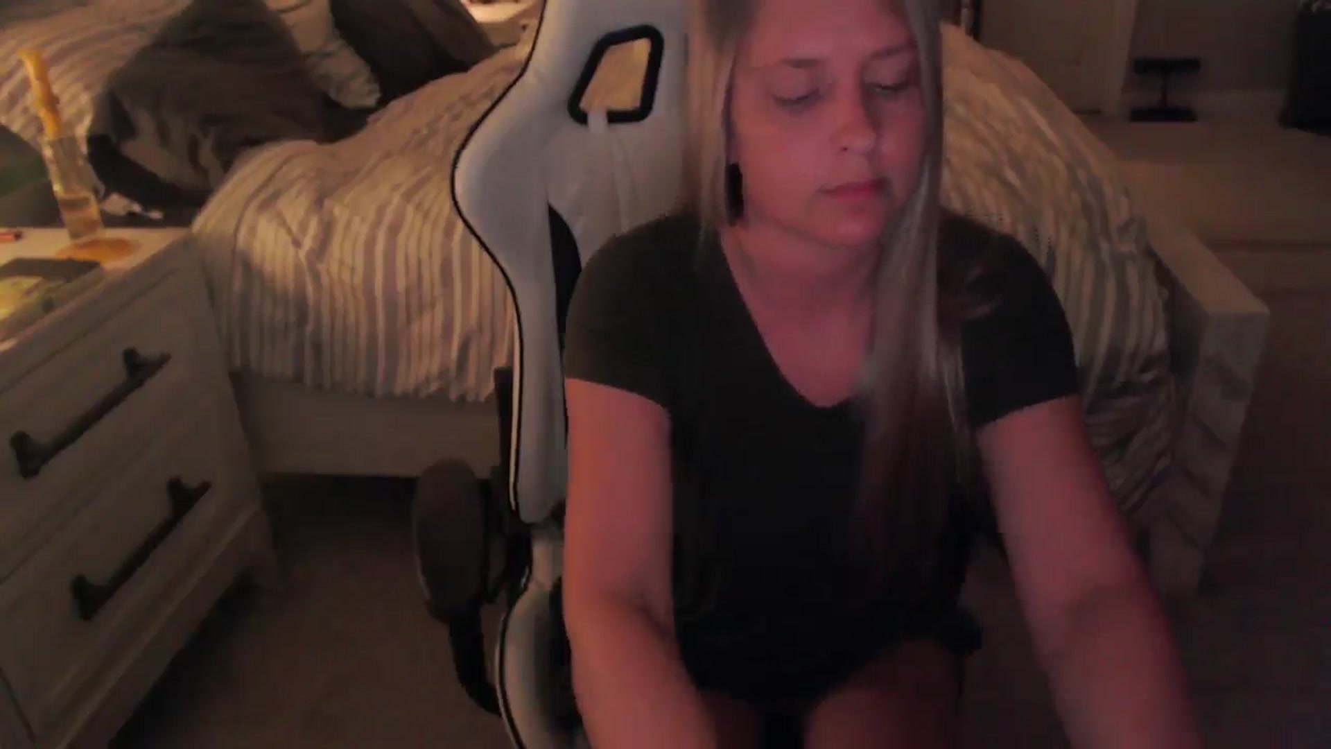 Gallery image thumbnail from ZenZoey's myfreecams stream on, 04/23/2025, 03:23 image 7 of 20