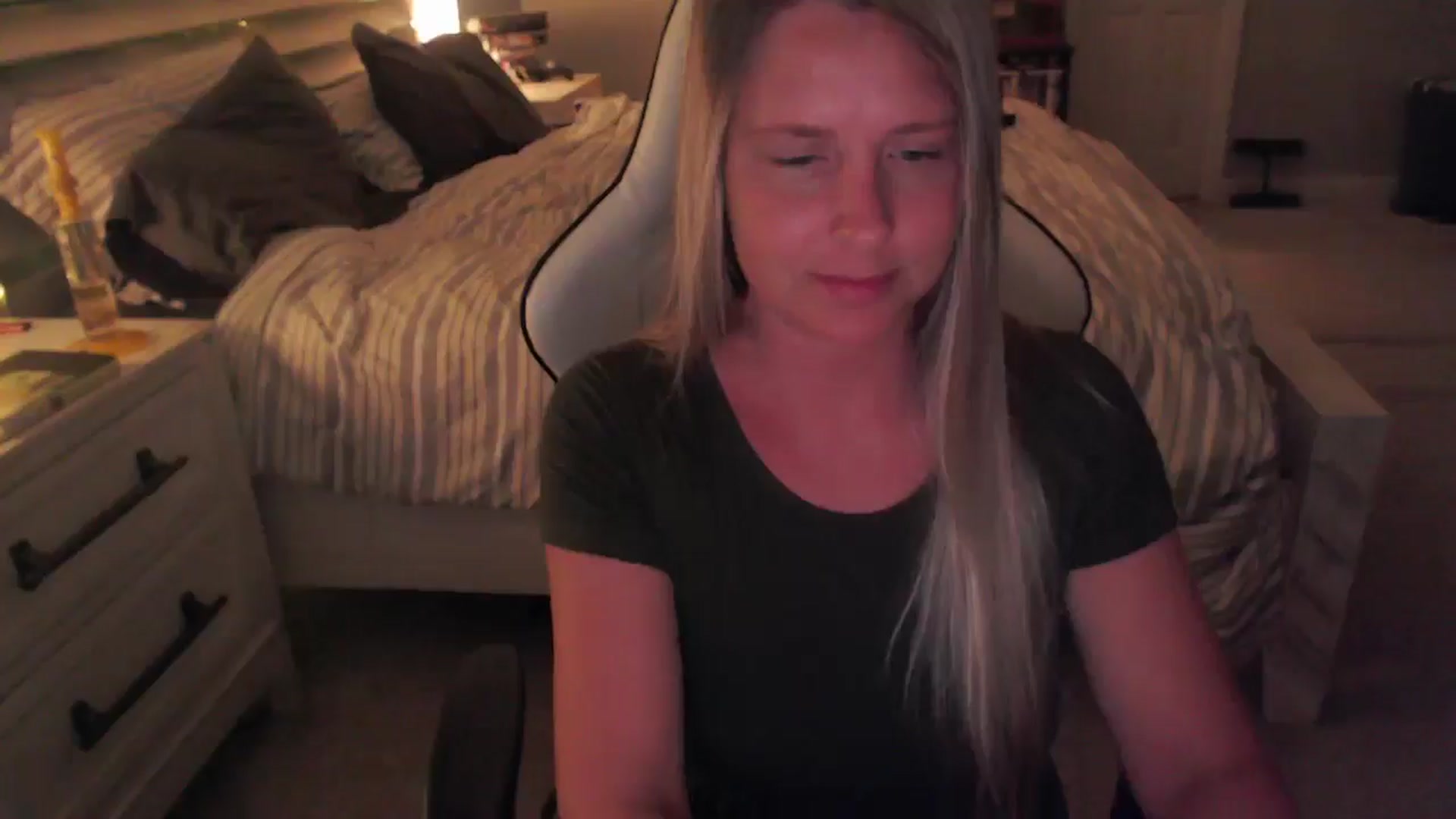 Gallery image thumbnail from ZenZoey's myfreecams stream on, 04/23/2025, 03:23 image 19 of 20