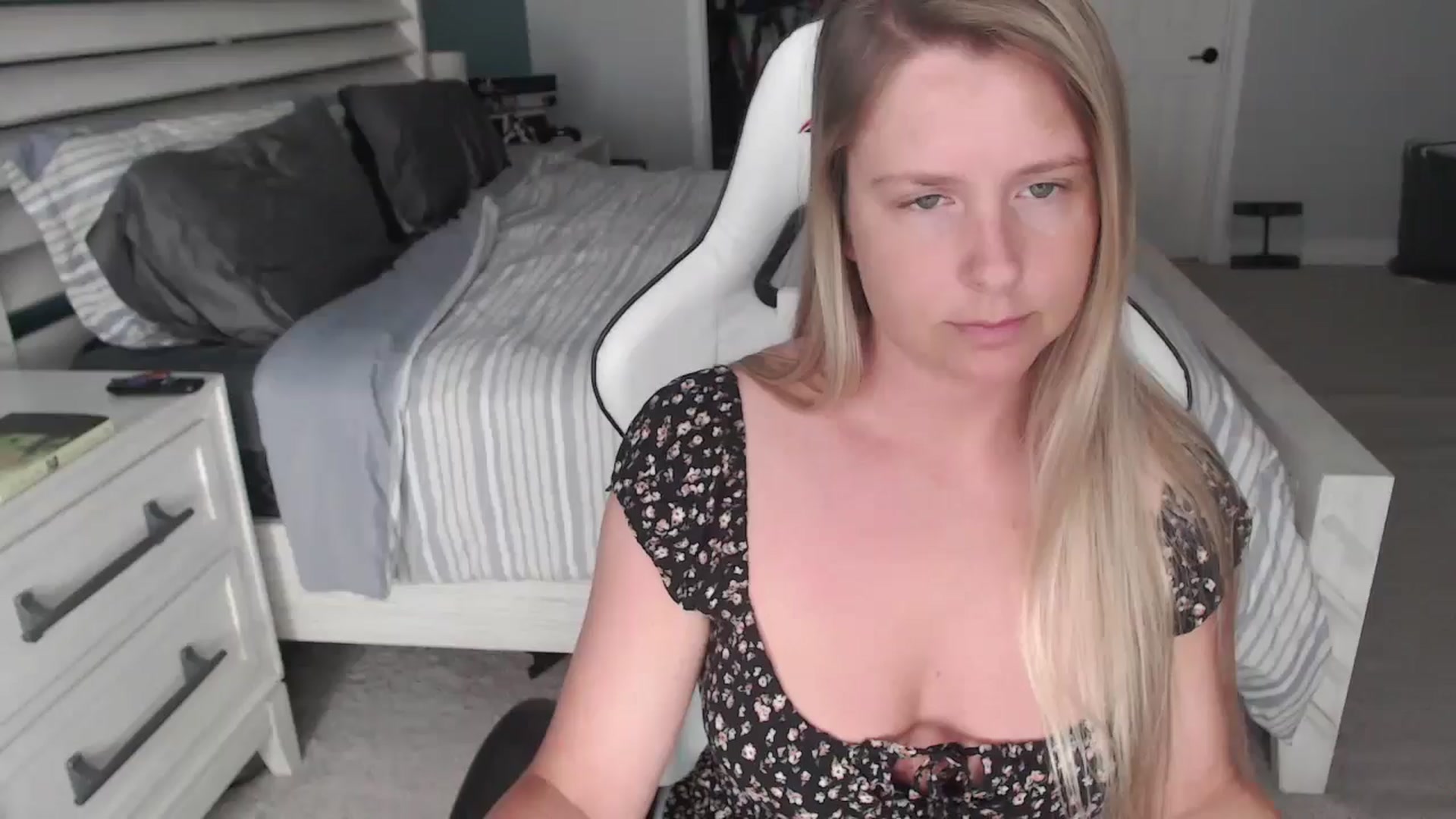 Gallery image thumbnail from ZenZoey's myfreecams stream on, 04/23/2025, 14:58 image 1 of 20