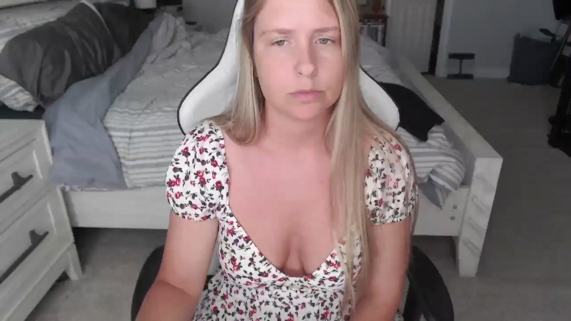 Gallery image thumbnail from ZenZoey's myfreecams stream on, 04/29/2025, 15:27 image 2 of 20