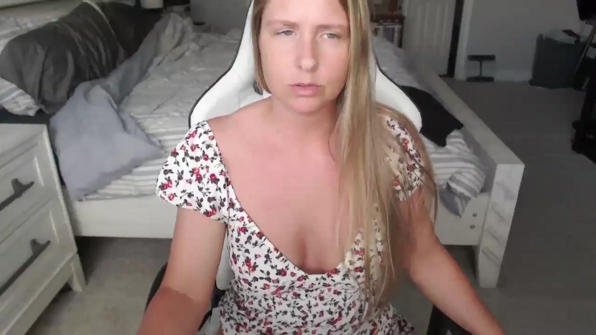 Gallery image thumbnail from ZenZoey's myfreecams stream on, 04/29/2025, 16:48 image 11 of 20