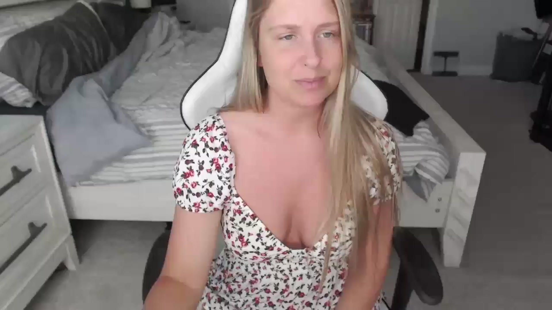 Gallery image thumbnail from ZenZoey's myfreecams stream on, 04/29/2025, 16:48 image 1 of 20