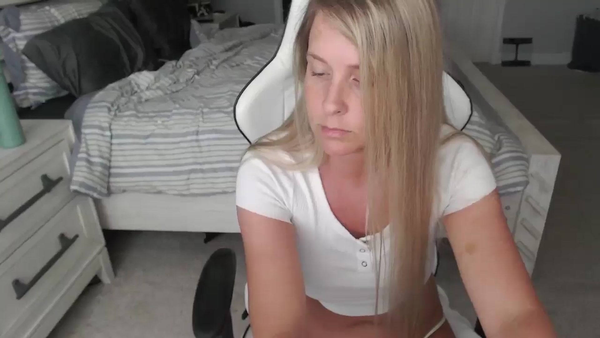 Gallery image thumbnail from ZenZoey's myfreecams stream on, 04/30/2025, 17:44 image 7 of 20