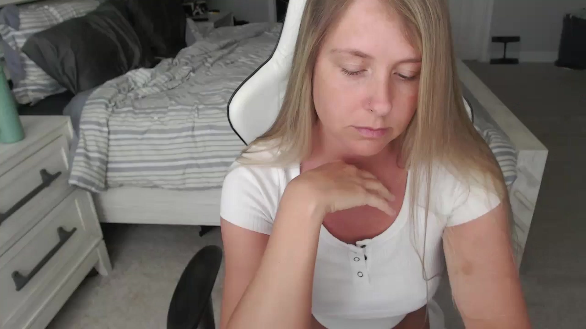 Gallery image thumbnail from ZenZoey's myfreecams stream on, 04/30/2025, 17:44 image 5 of 20