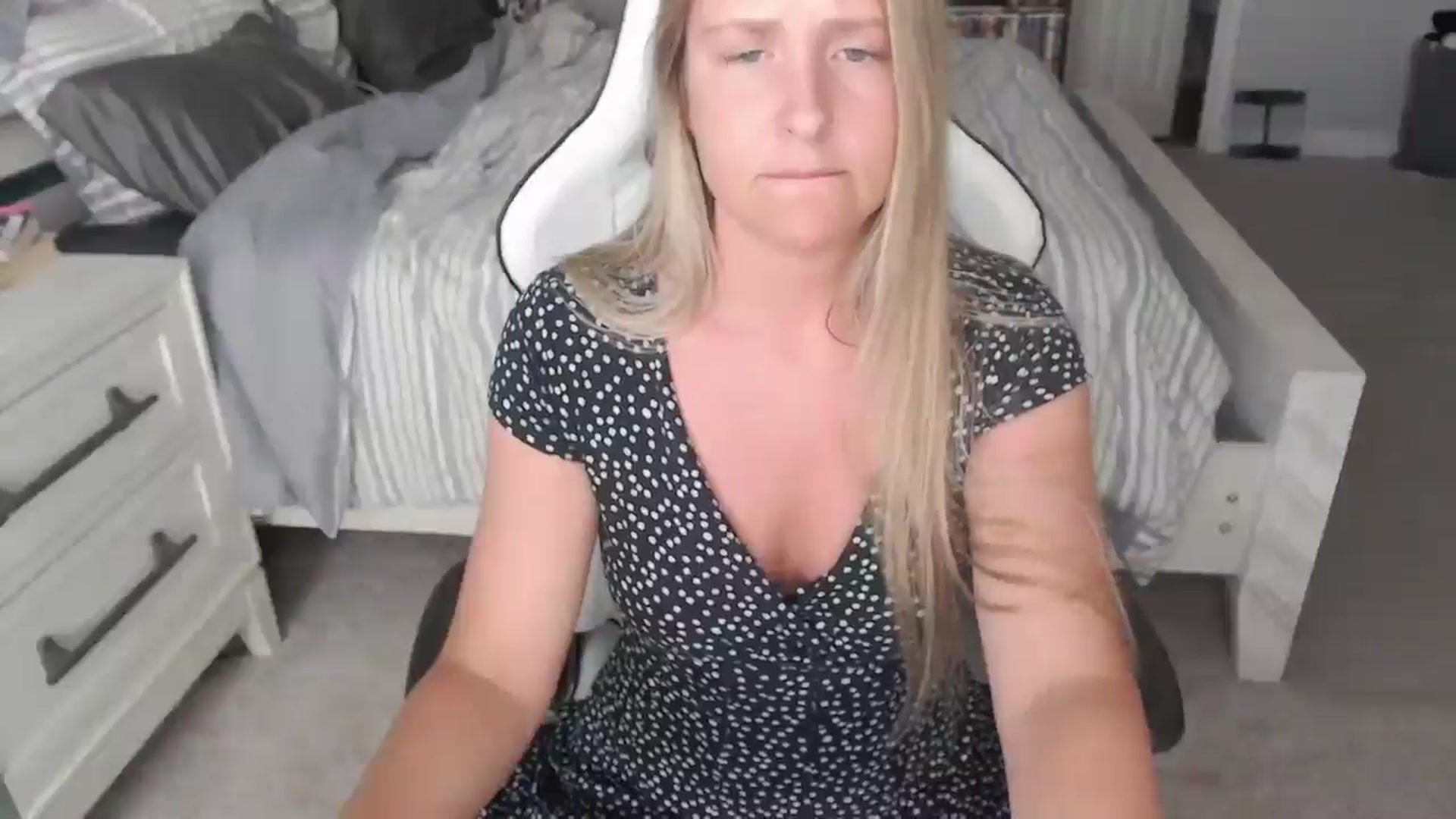Gallery image thumbnail from ZenZoey's myfreecams stream on, 05/01/2025, 15:02 image 16 of 20
