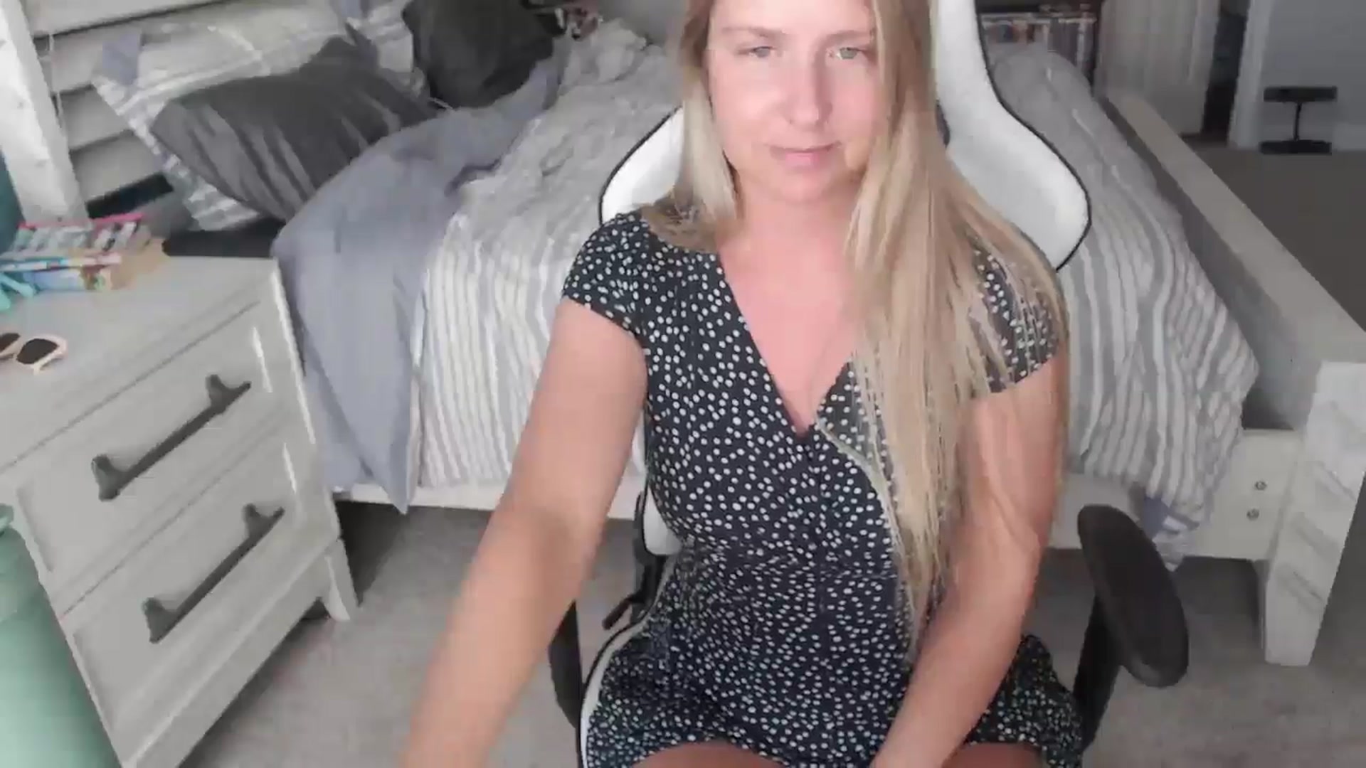 Gallery image thumbnail from ZenZoey's myfreecams stream on, 05/01/2025, 15:02 image 8 of 20