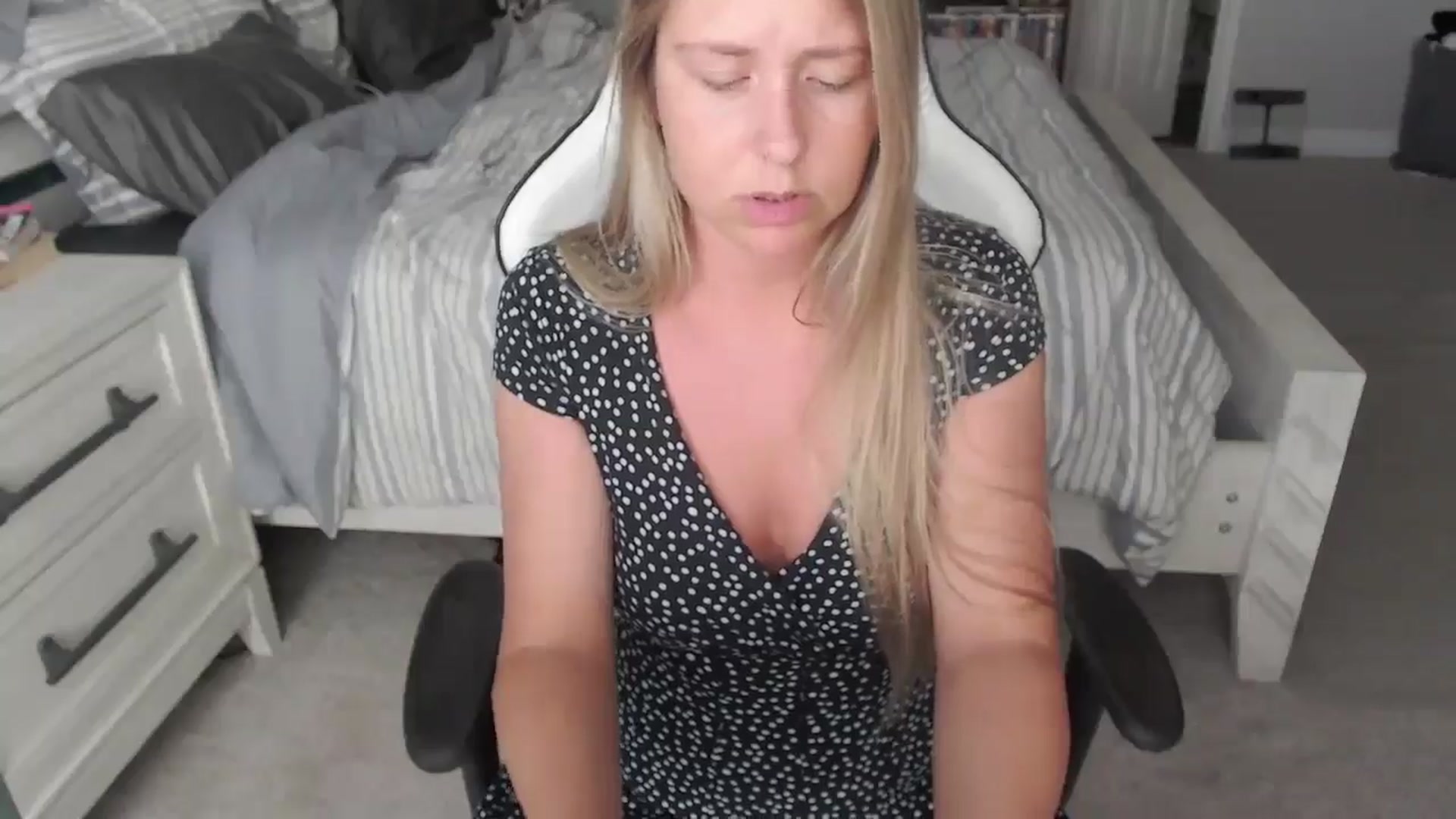 Gallery image thumbnail from ZenZoey's myfreecams stream on, 05/01/2025, 15:02 image 17 of 20