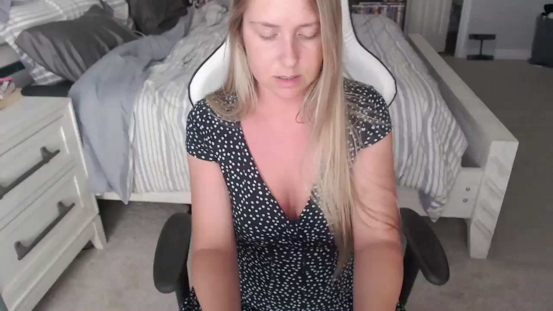 Gallery image thumbnail from ZenZoey's myfreecams stream on, 05/01/2025, 15:02 image 18 of 20