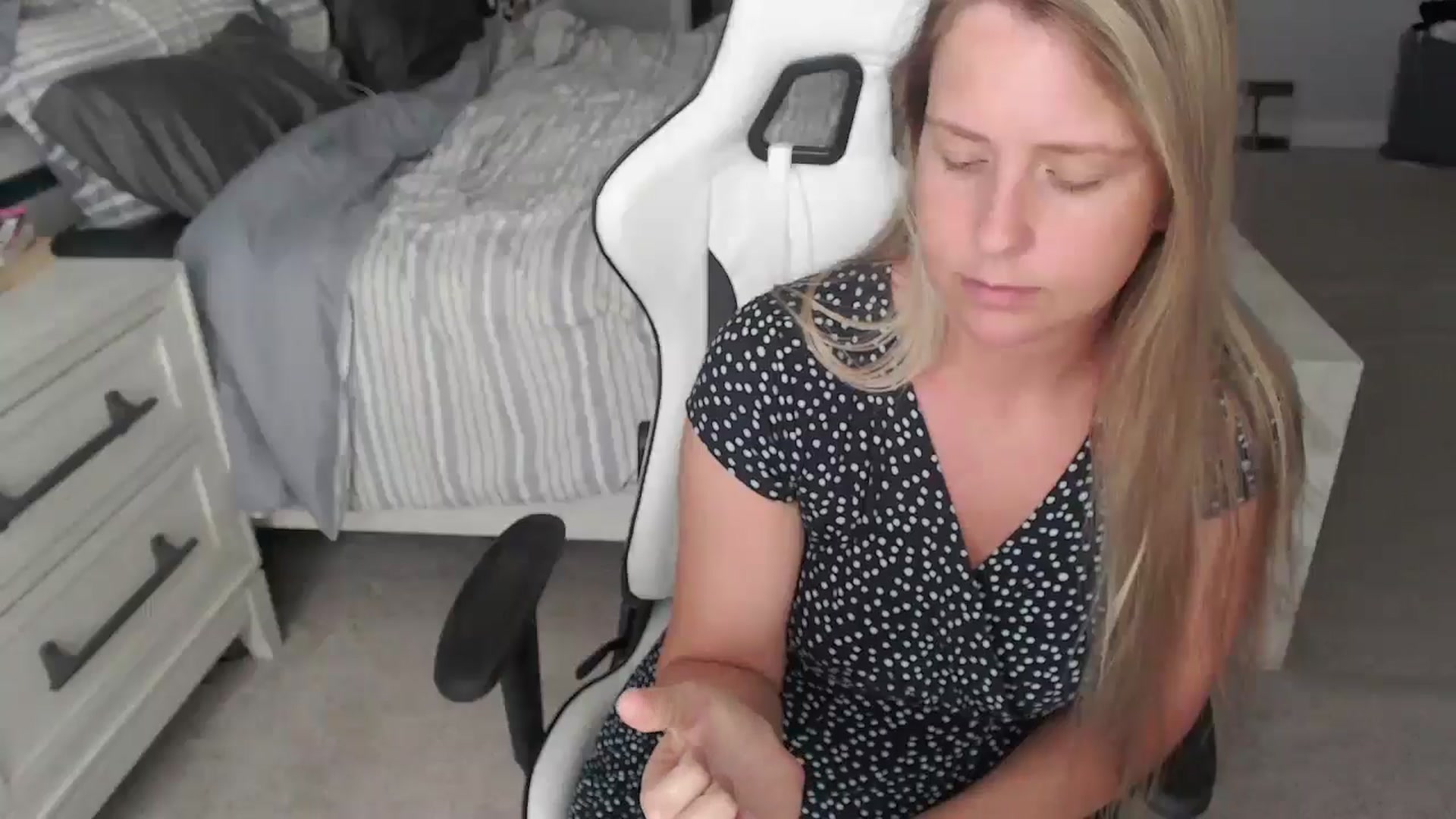 Gallery image thumbnail from ZenZoey's myfreecams stream on, 05/01/2025, 17:11 image 5 of 20