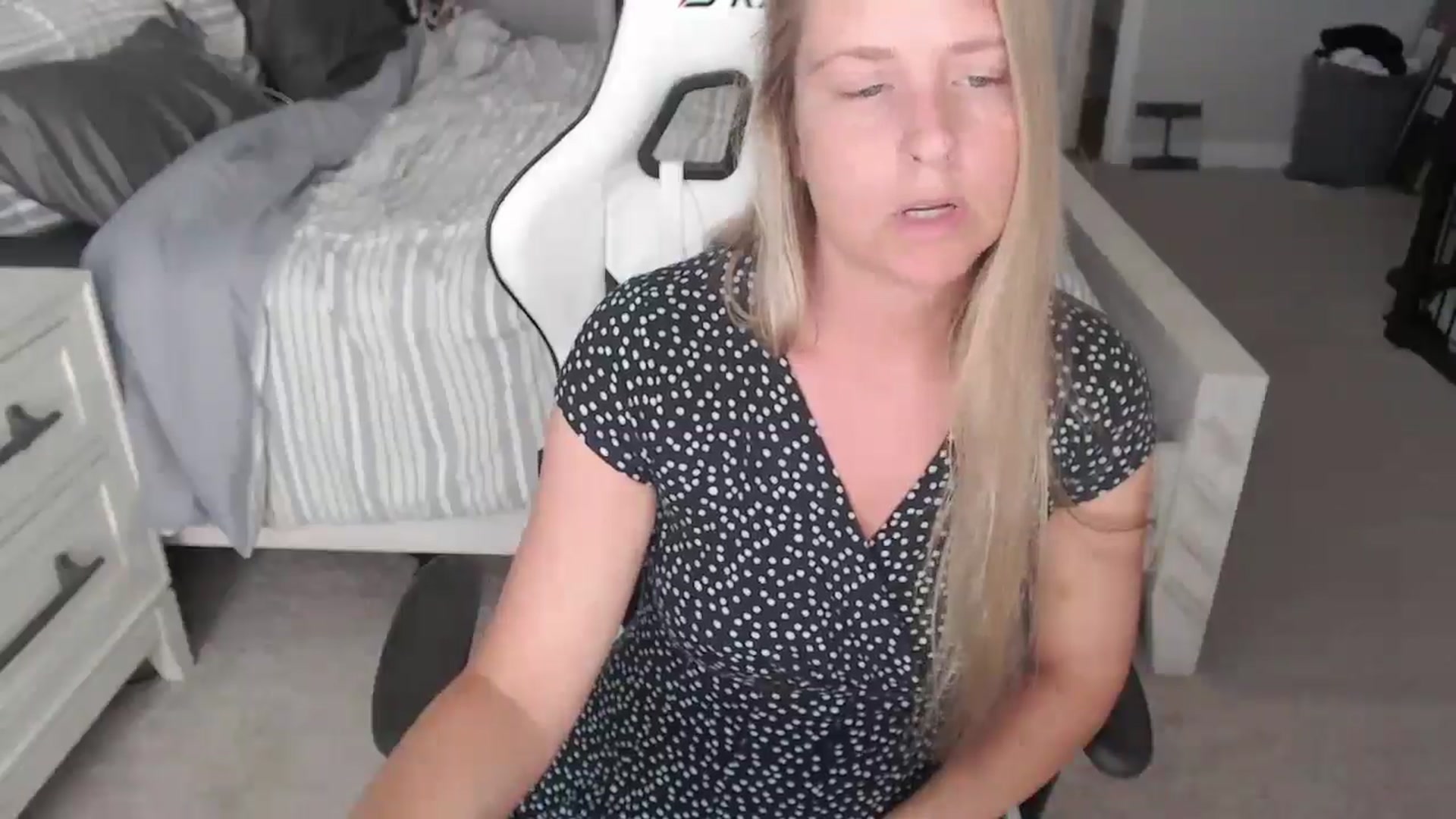 Gallery image thumbnail from ZenZoey's myfreecams stream on, 05/01/2025, 17:11 image 2 of 20