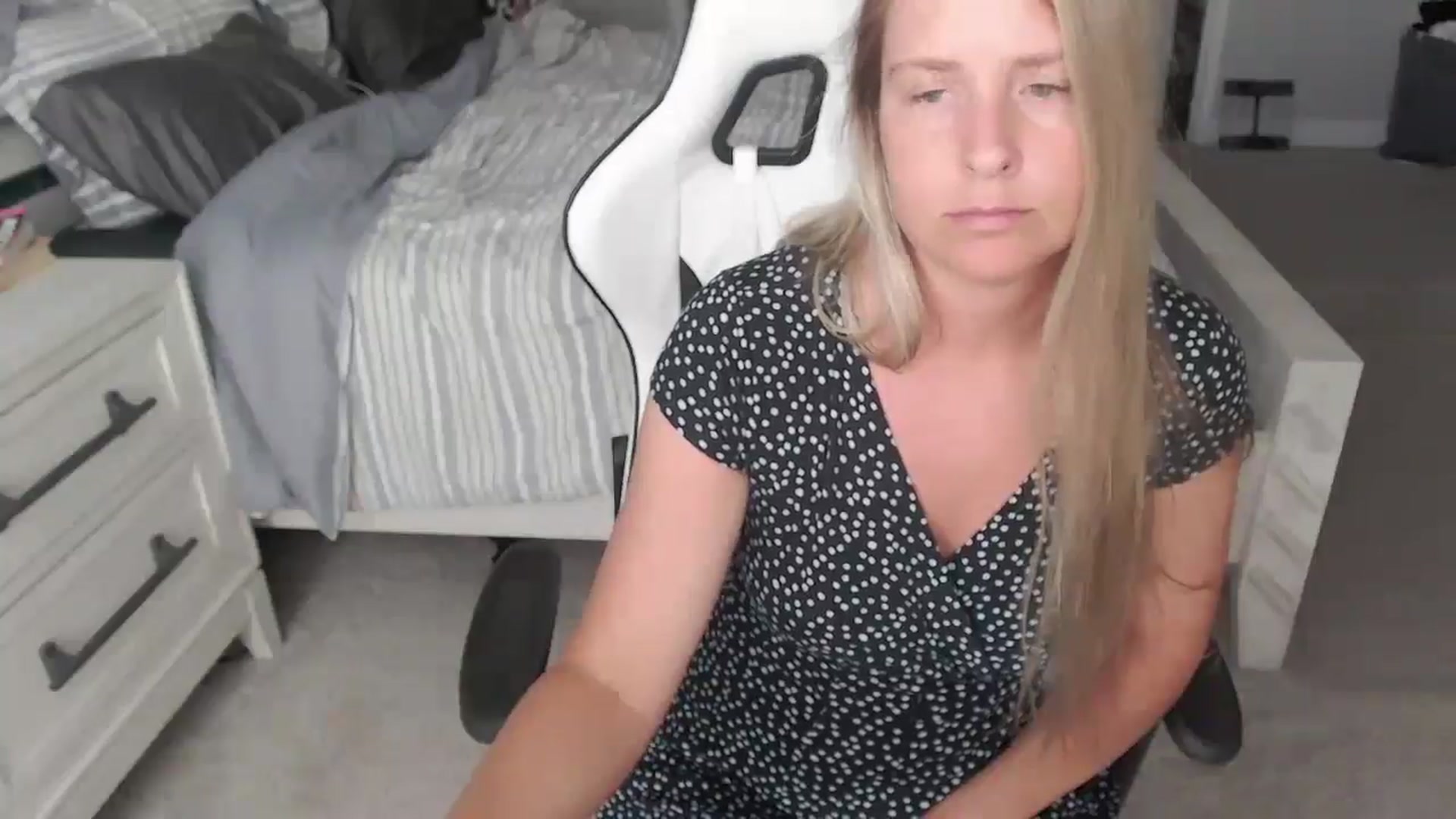 Gallery image thumbnail from ZenZoey's myfreecams stream on, 05/01/2025, 17:11 image 3 of 20