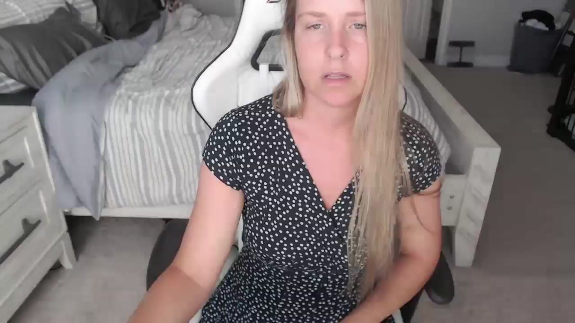 Gallery image thumbnail from ZenZoey's myfreecams stream on, 05/01/2025, 17:11 image 1 of 20