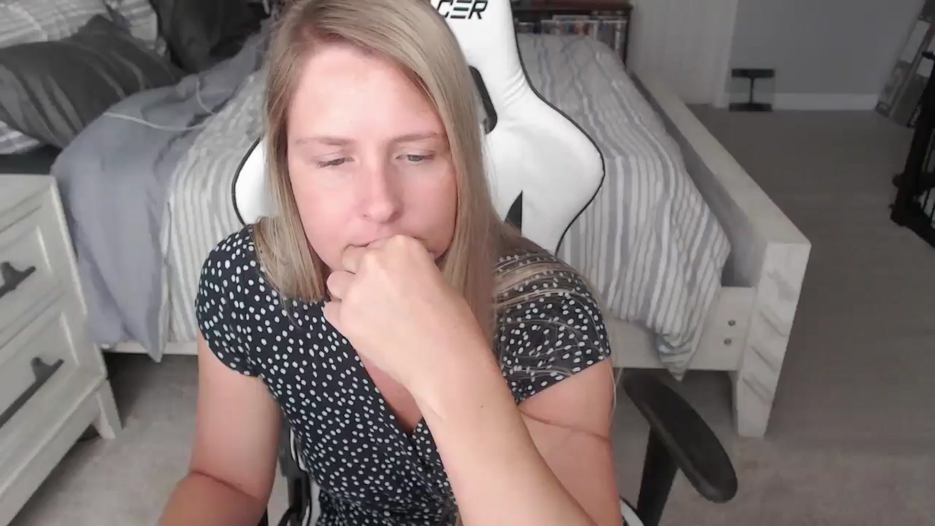 Gallery image thumbnail from ZenZoey's myfreecams stream on, 05/01/2025, 18:43 image 10 of 20