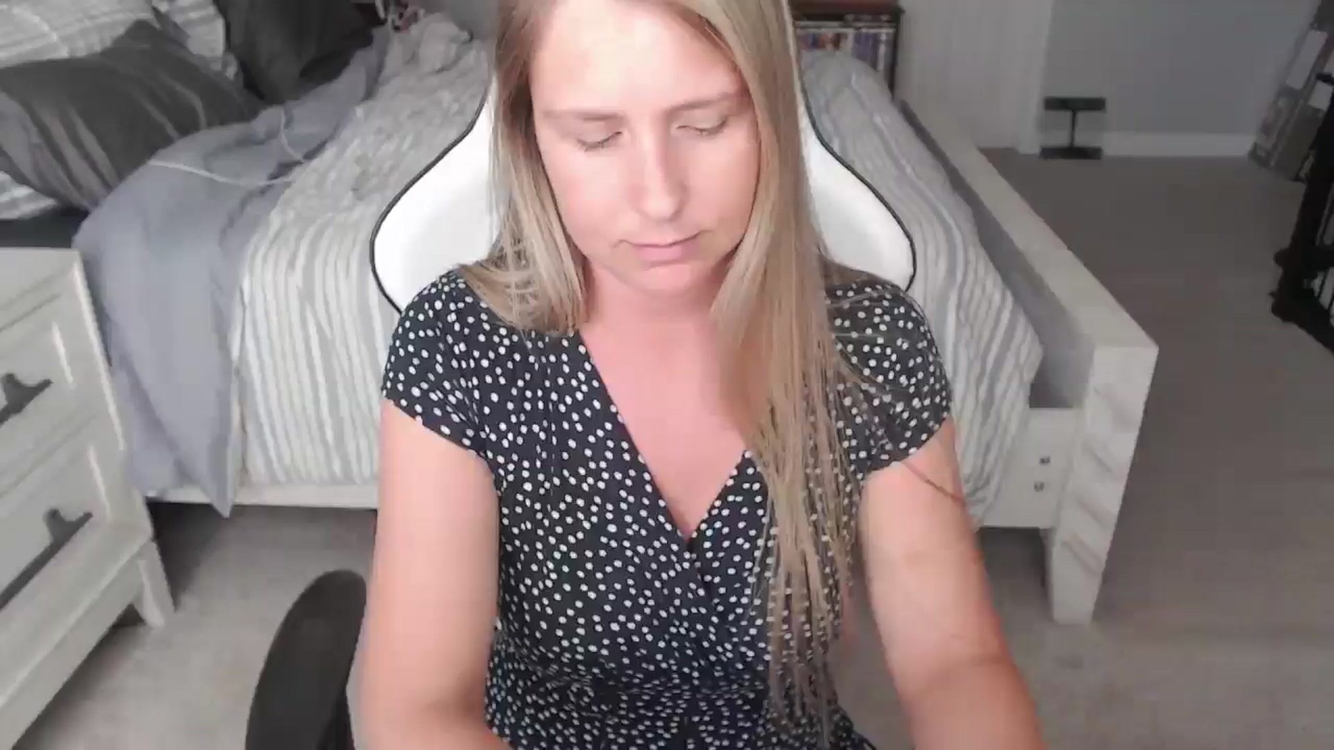 Gallery image thumbnail from ZenZoey's myfreecams stream on, 05/01/2025, 18:43 image 11 of 20