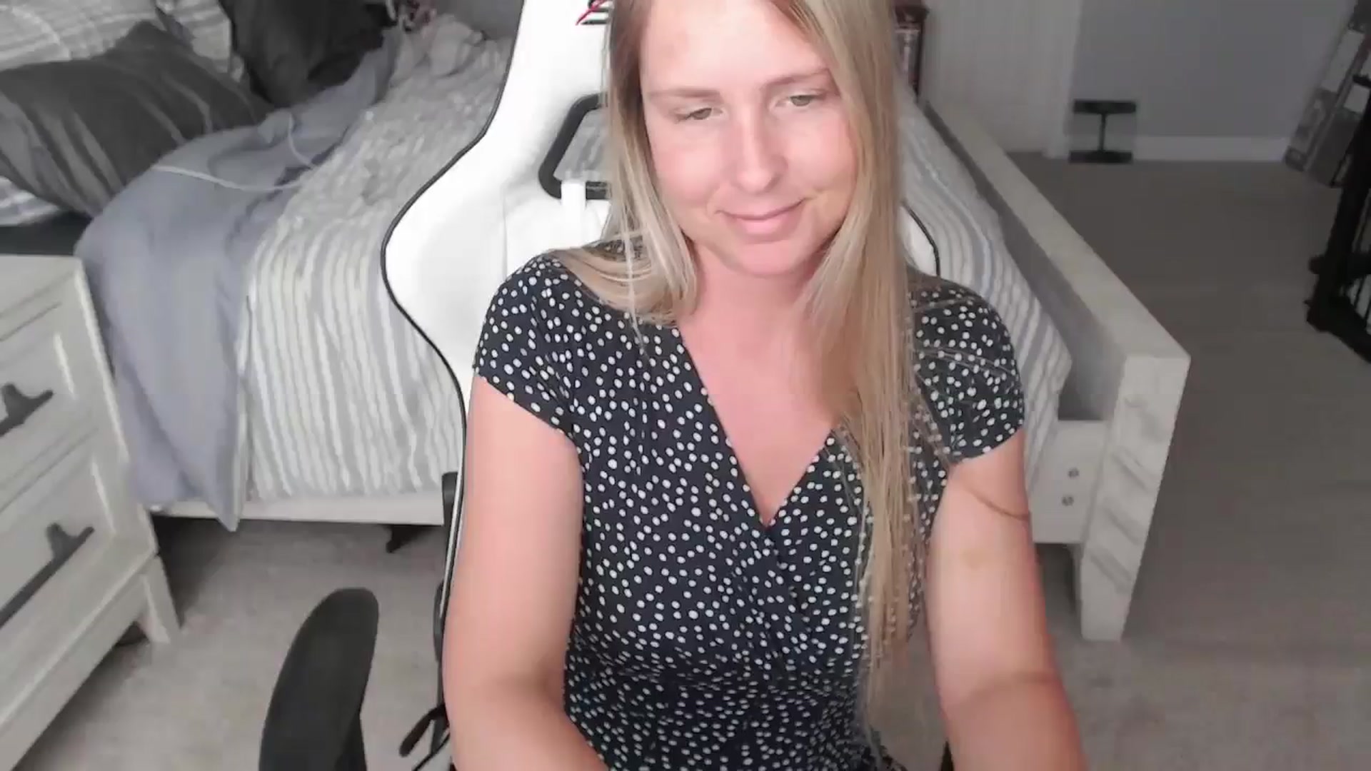 Gallery image thumbnail from ZenZoey's myfreecams stream on, 05/01/2025, 18:43 image 18 of 20