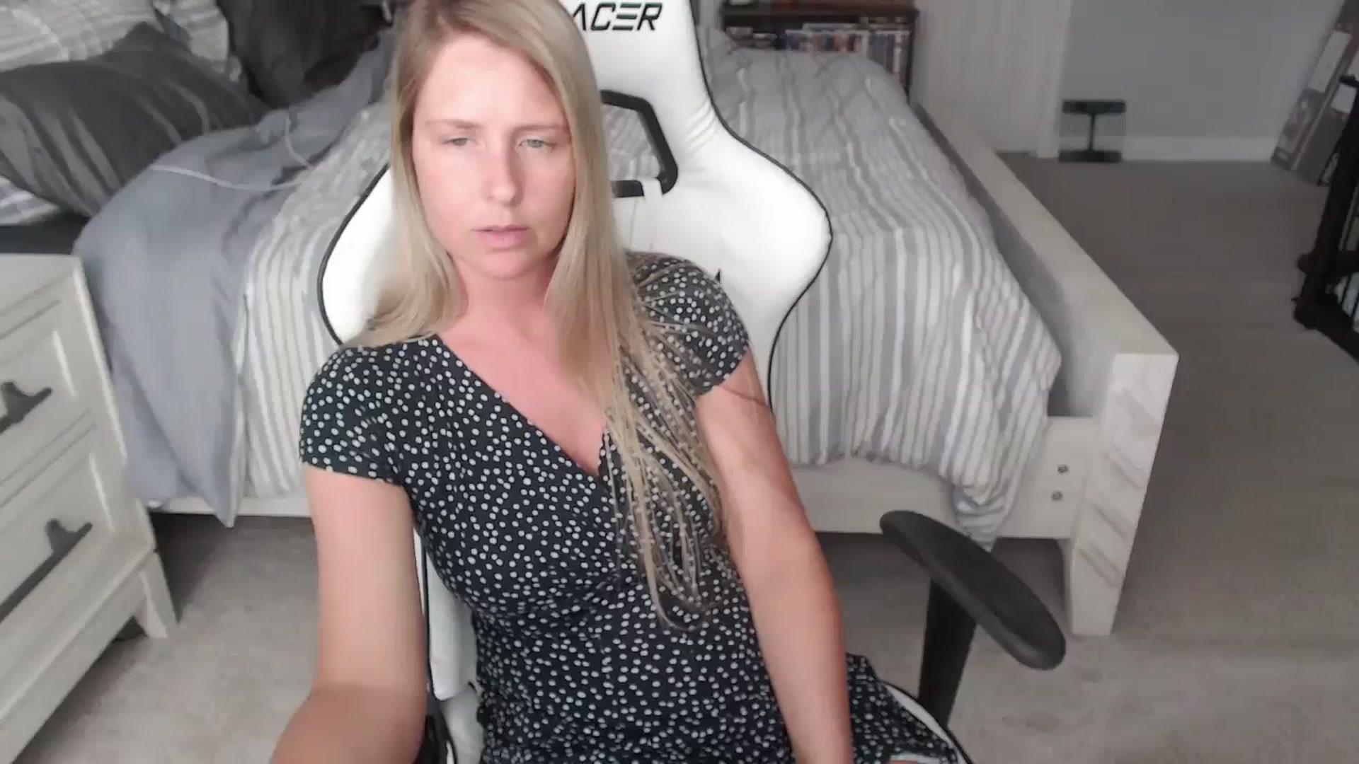 Gallery image thumbnail from ZenZoey's myfreecams stream on, 05/01/2025, 18:43 image 6 of 20