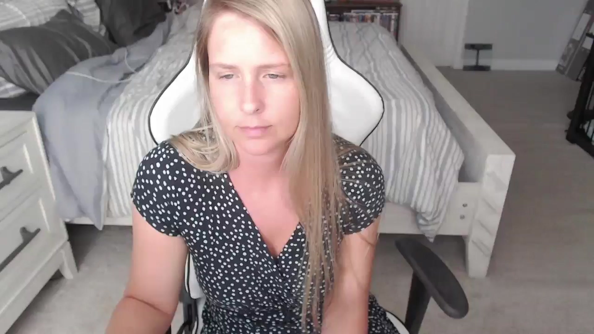 Gallery image thumbnail from ZenZoey's myfreecams stream on, 05/01/2025, 18:43 image 9 of 20