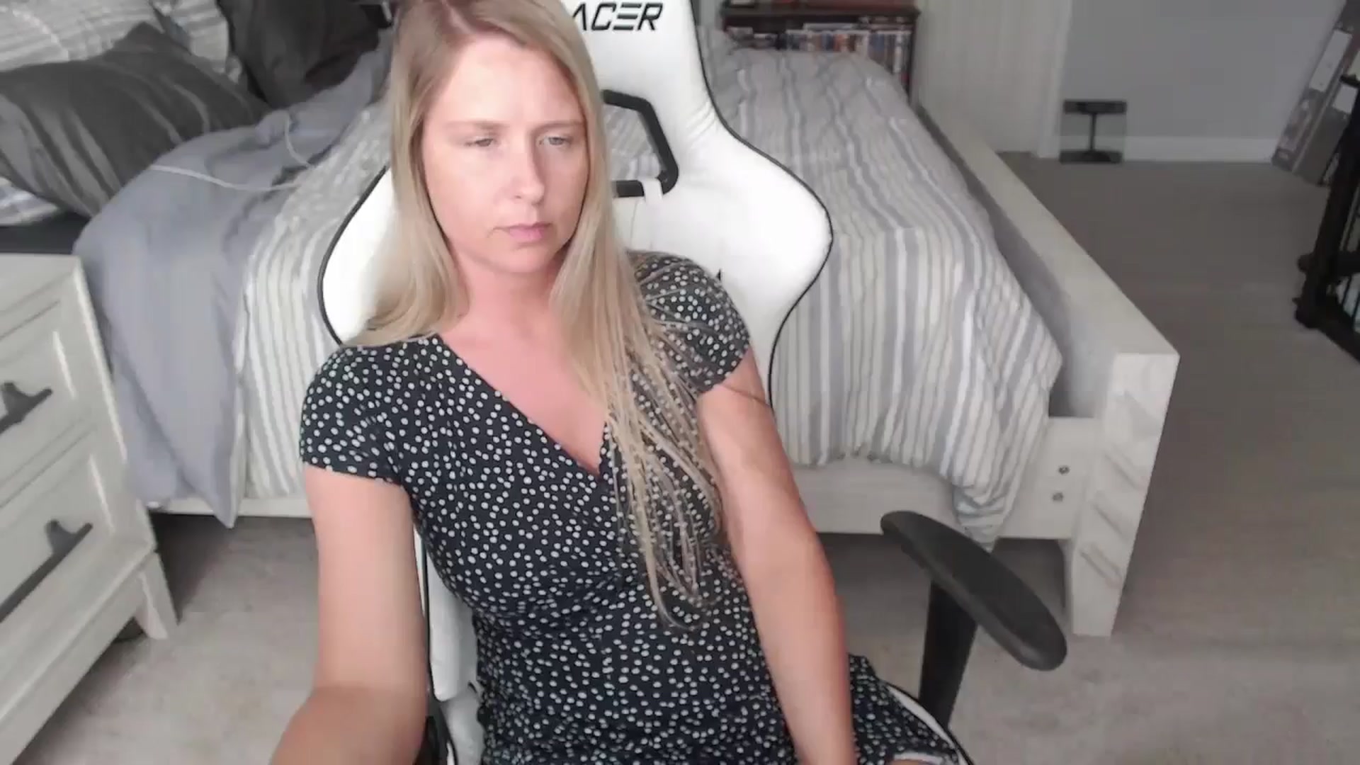 Gallery image thumbnail from ZenZoey's myfreecams stream on, 05/01/2025, 18:43 image 5 of 20